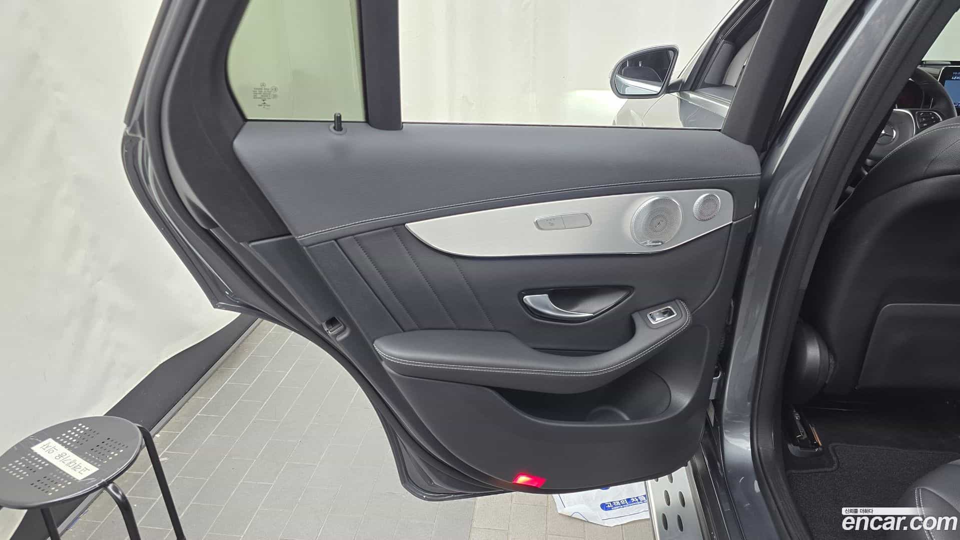 GLC-Class Mercedes-Benz 2019.11-INNER-035