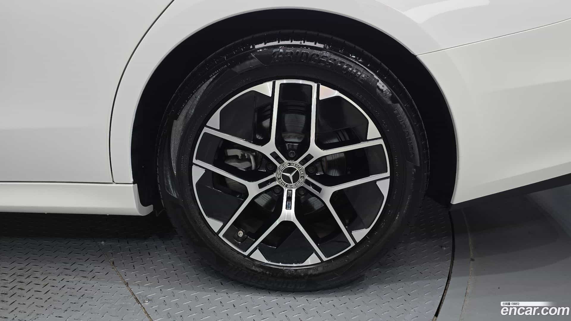 E-Class Mercedes-Benz 2025.5-OUTER-031