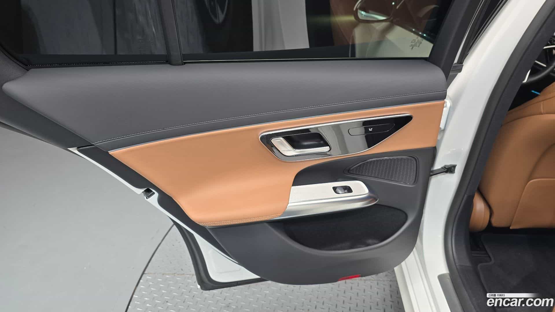 E-Class Mercedes-Benz 2025.5-INNER-035