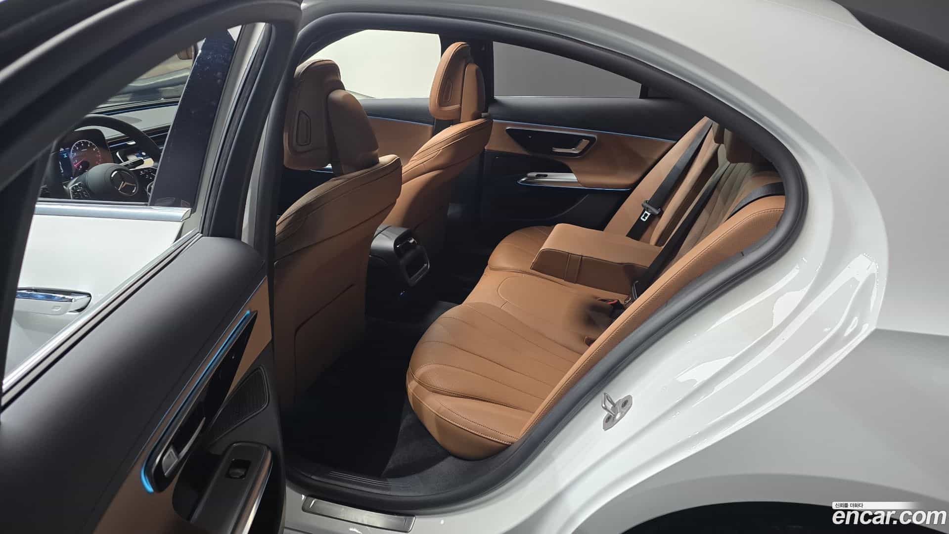 E-Class Mercedes-Benz 2025.5-INNER-036