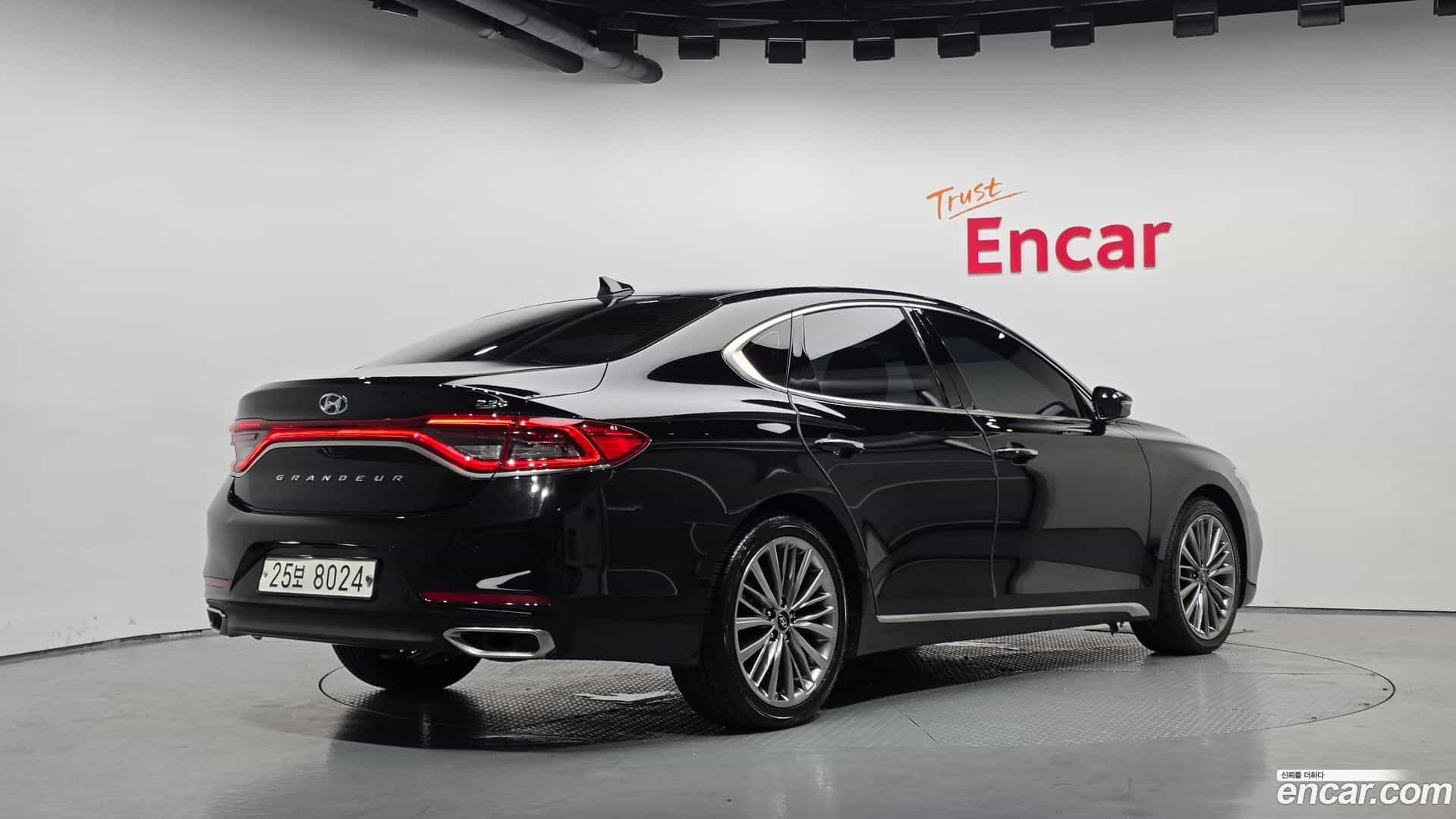 Grandeur Hyundai 2018.1-OUTER-002