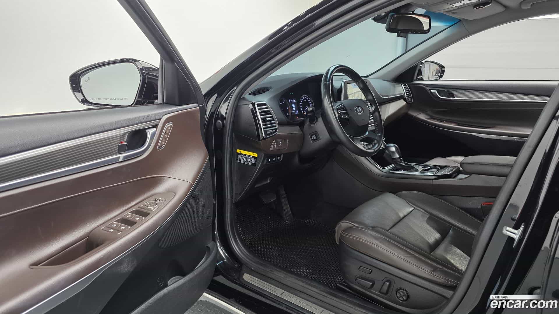 Grandeur Hyundai 2018.1-INNER-010