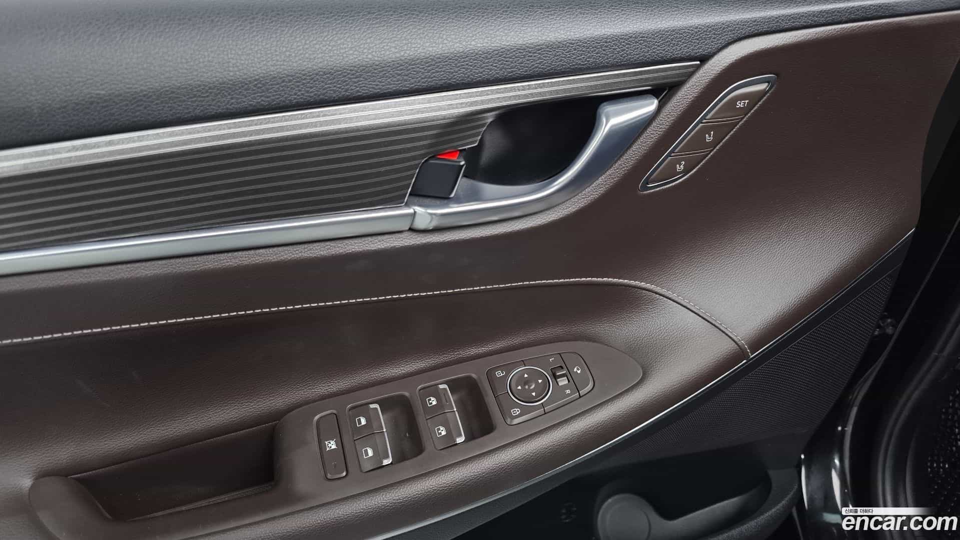 Grandeur Hyundai 2018.1-OPTION-017