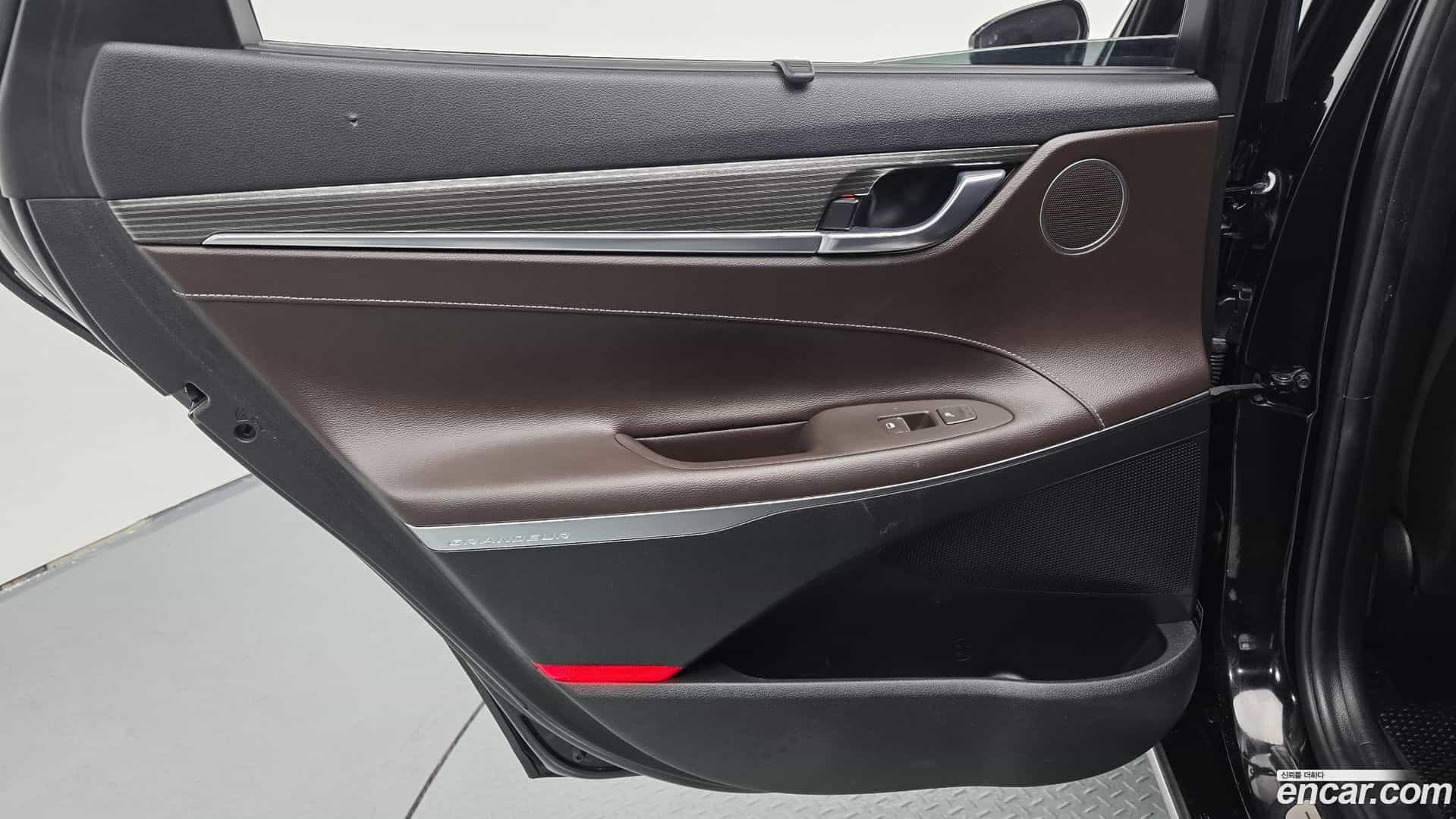 Grandeur Hyundai 2018.1-INNER-035