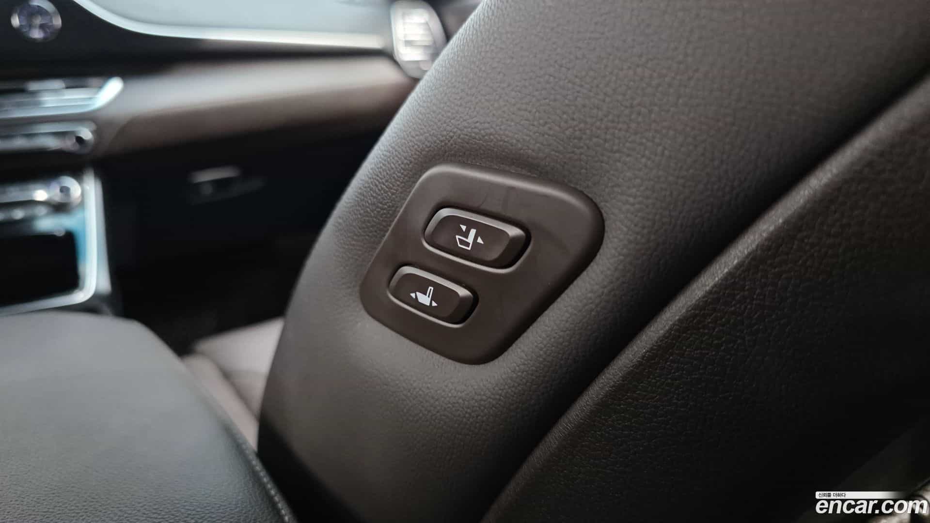 Grandeur Hyundai 2018.1-OPTION-042