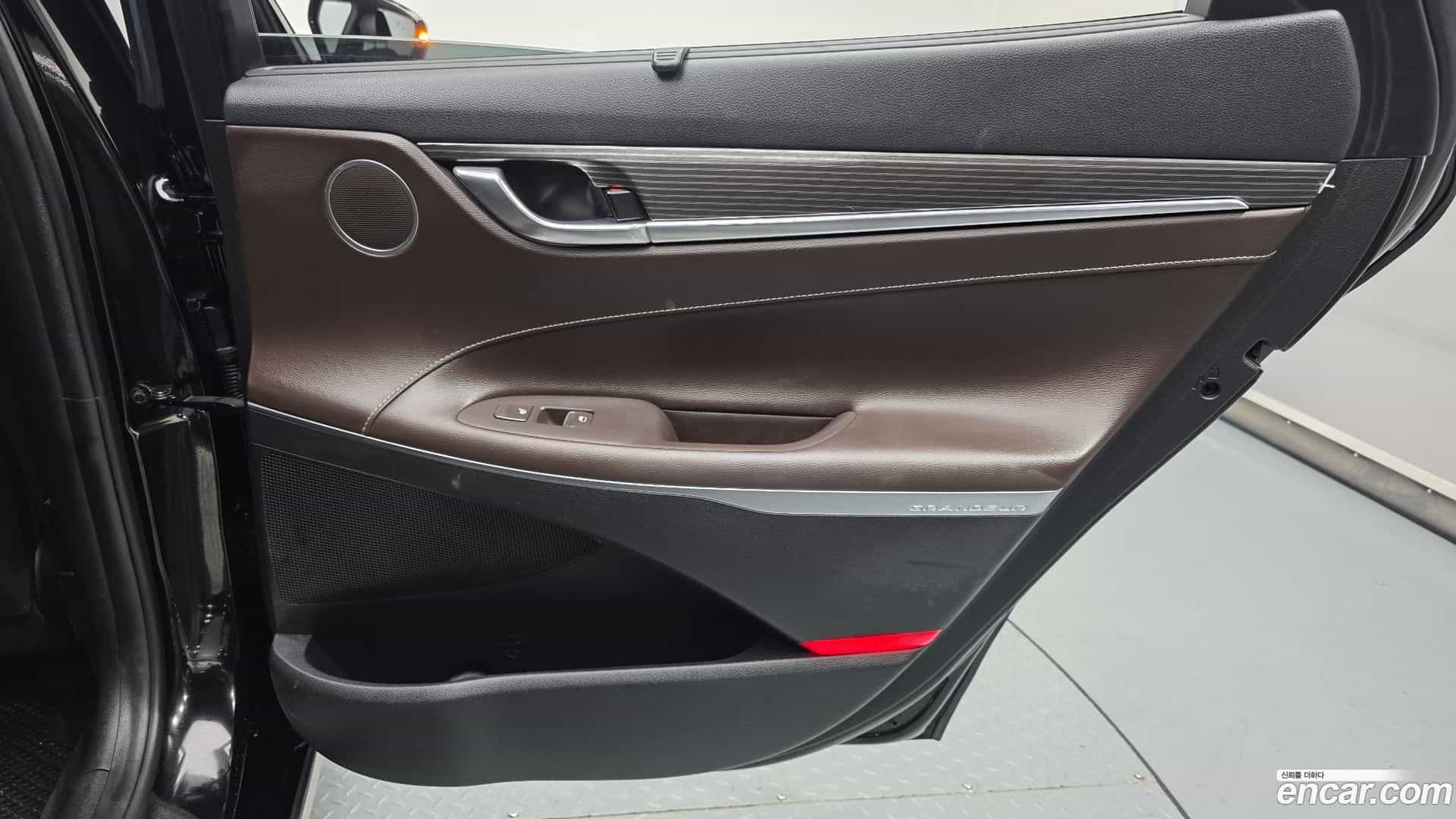 Grandeur Hyundai 2018.1-OPTION-045
