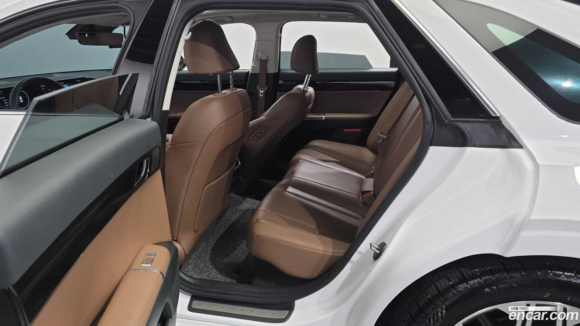 Grandeur Hyundai 2023.4-OPTION-015