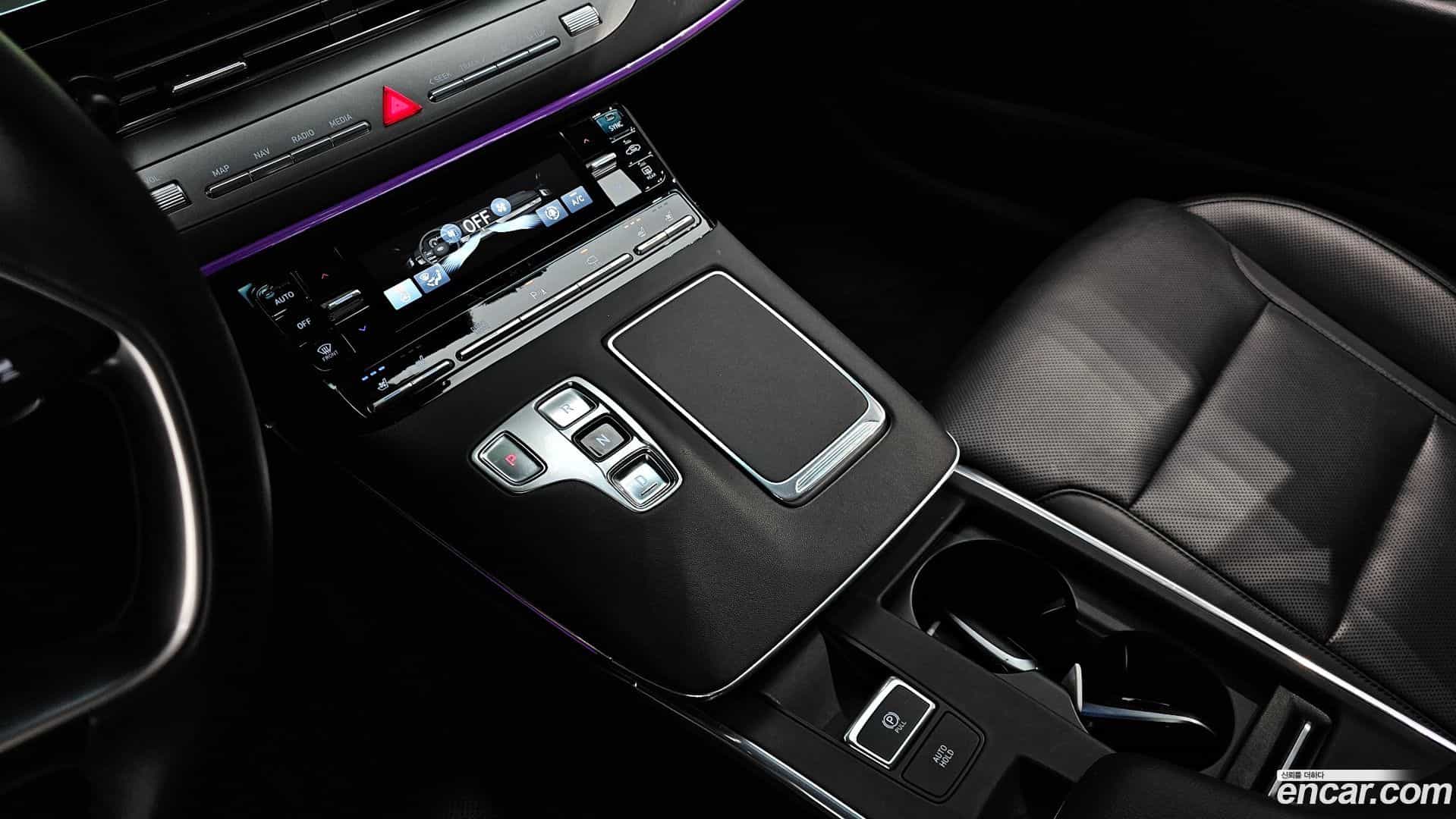 Grandeur Hyundai 2022.1-INNER-009