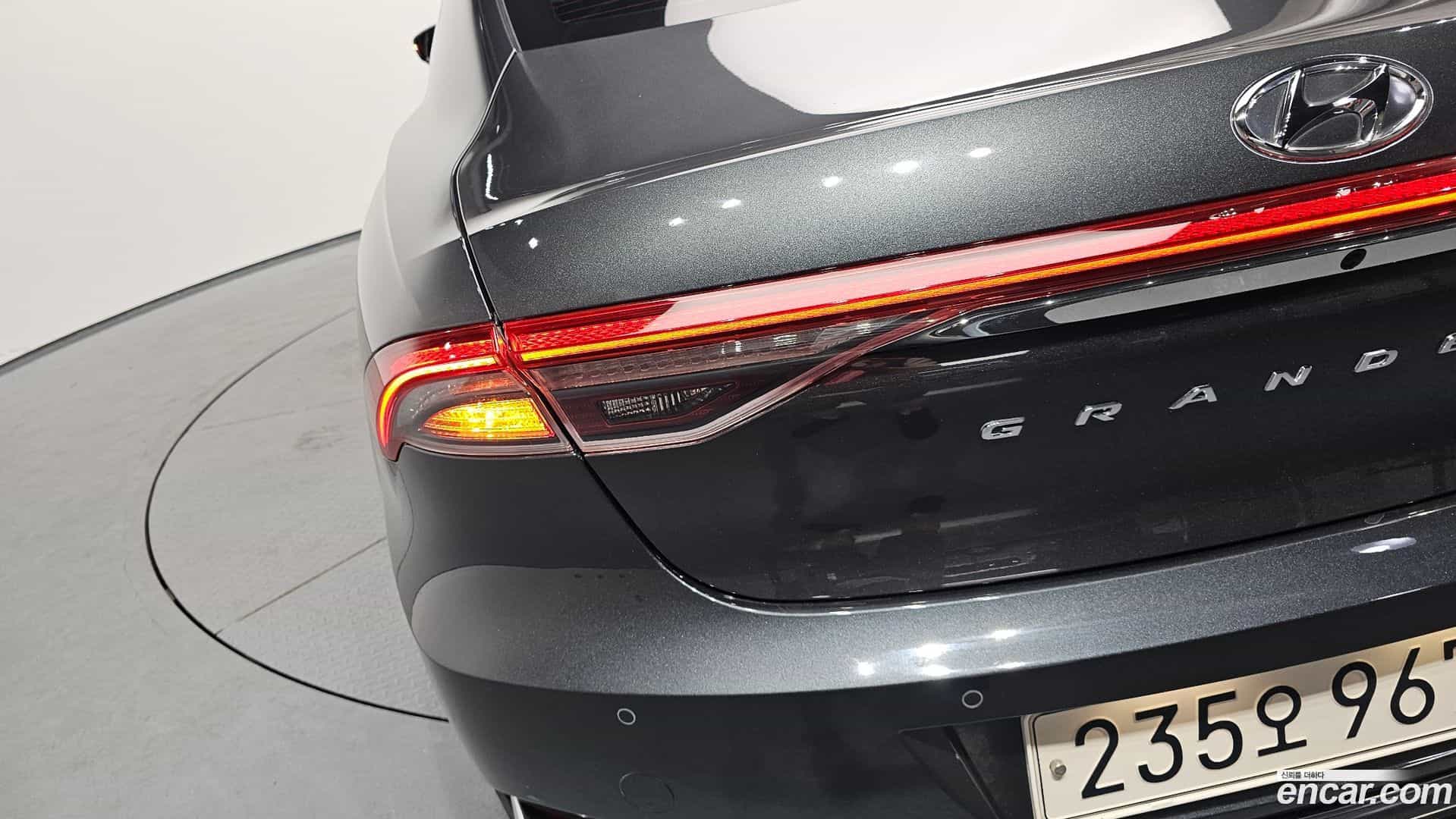 Grandeur Hyundai 2022.1-OUTER-033