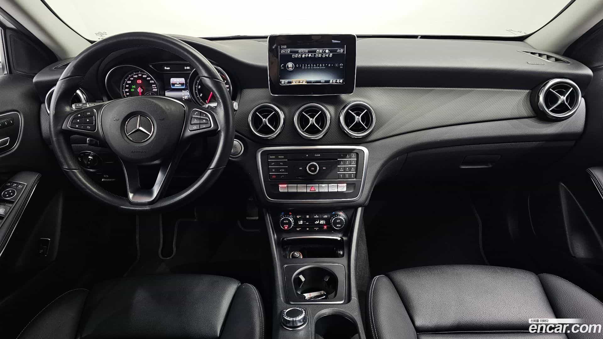 GLA-Class Mercedes-Benz 2019.6-INNER-007