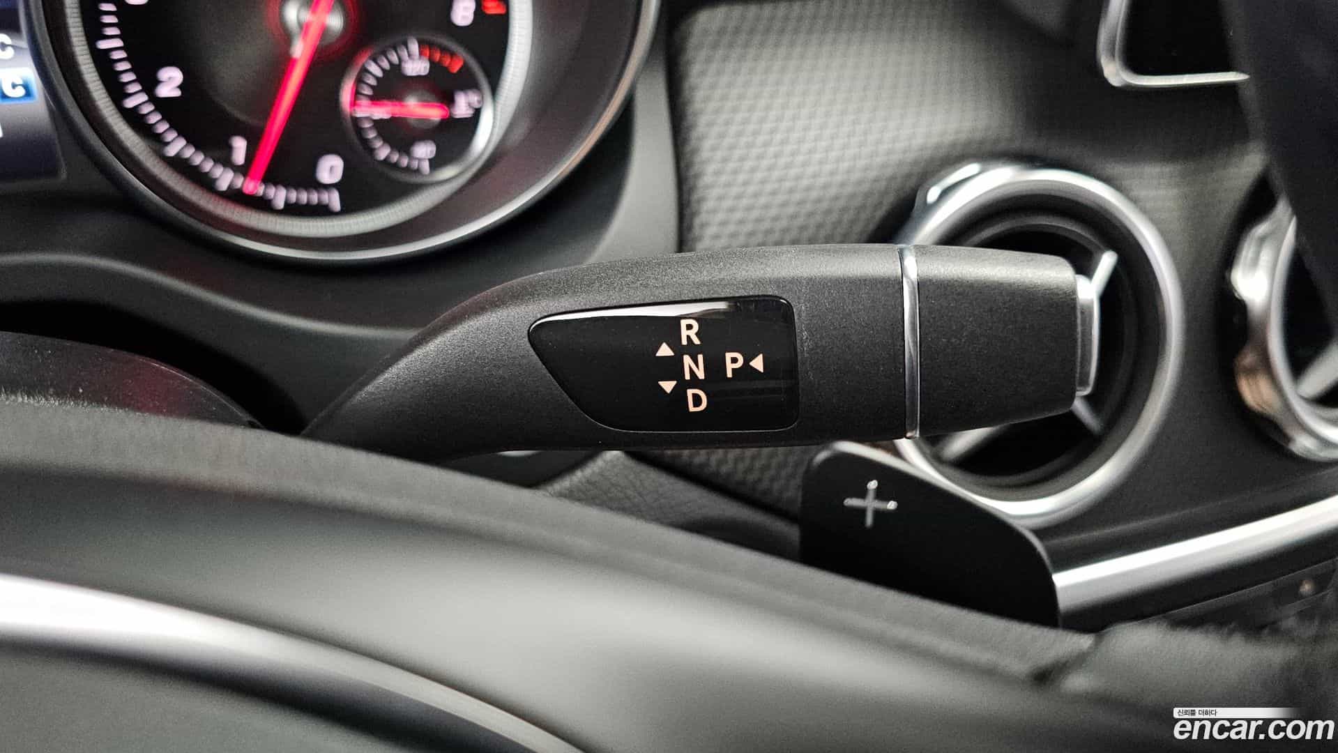 GLA-Class Mercedes-Benz 2019.6-INNER-009