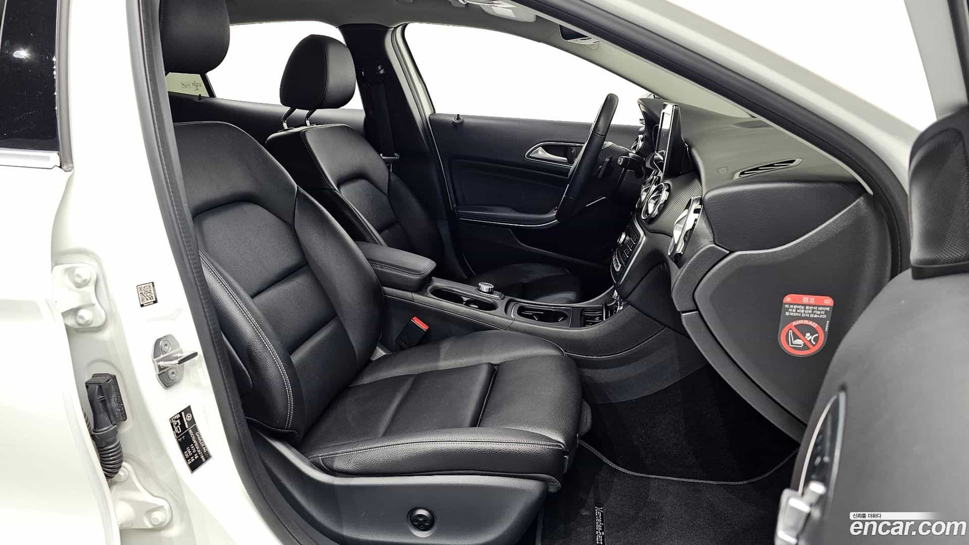 GLA-Class Mercedes-Benz 2019.6-OPTION-015