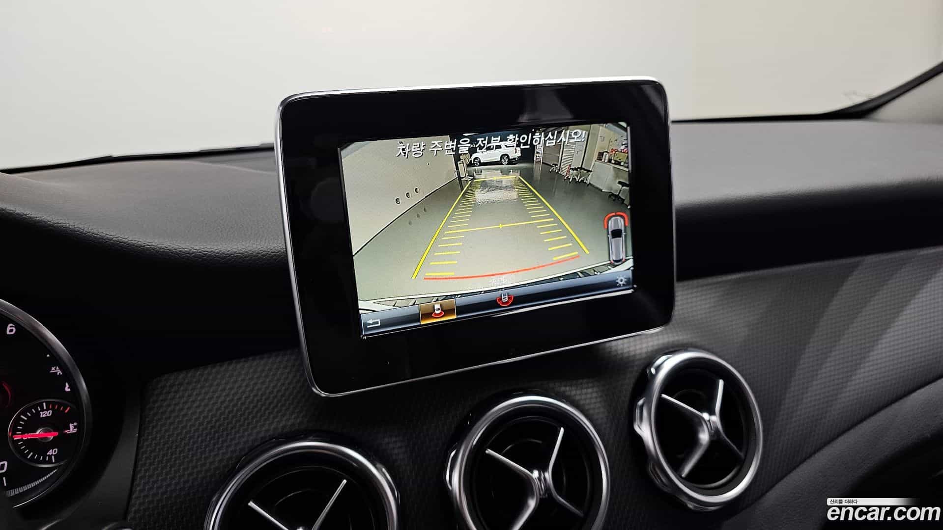GLA-Class Mercedes-Benz 2019.6-OPTION-021