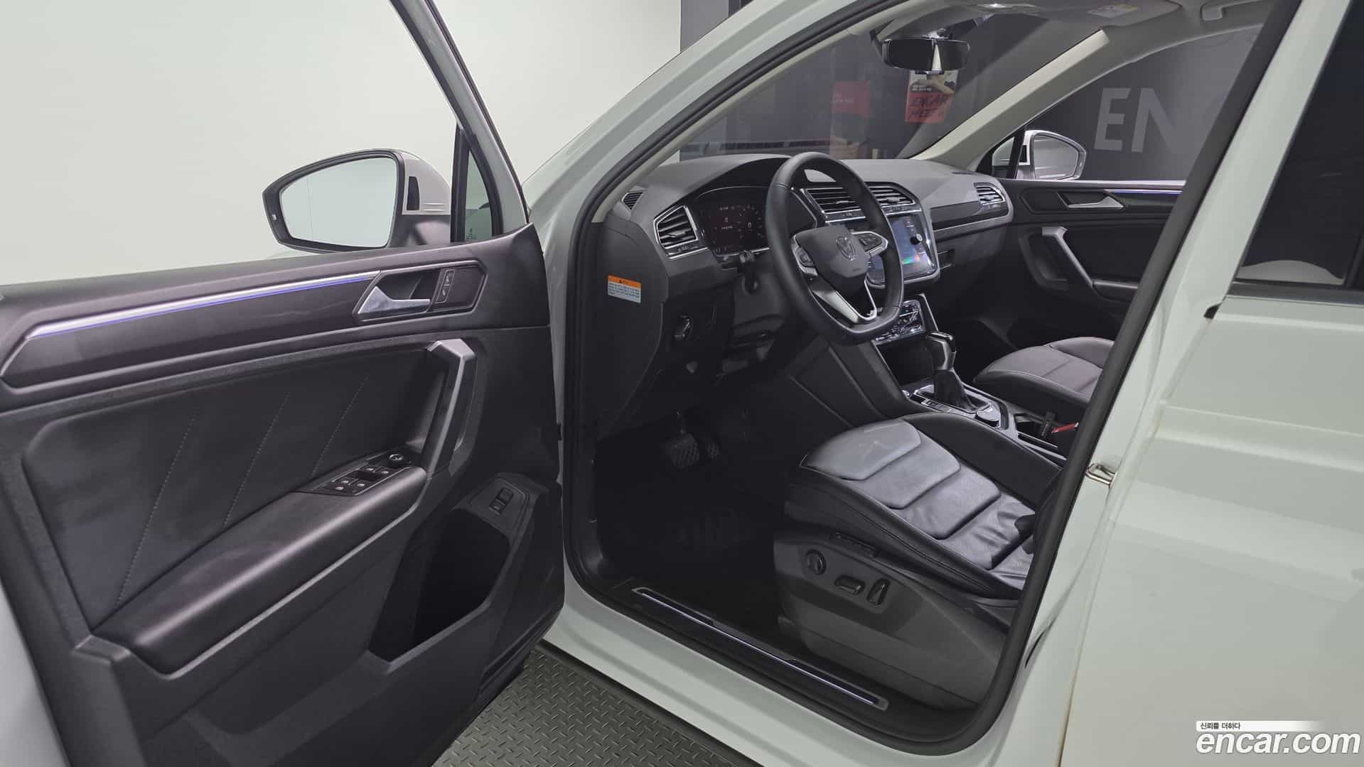 Tiguan Volkswagen 2021.10-INNER-010
