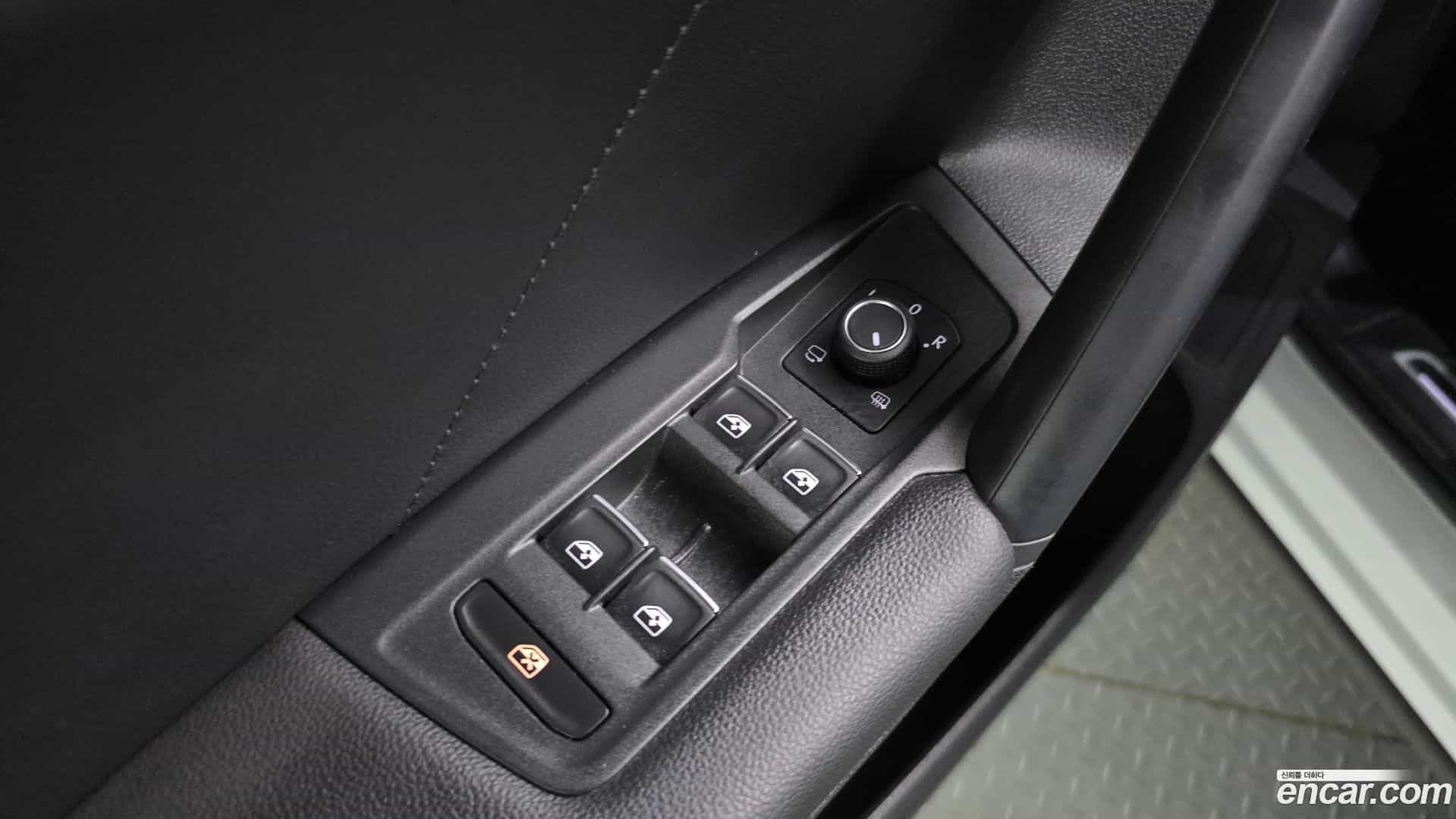Tiguan Volkswagen 2021.10-OPTION-021