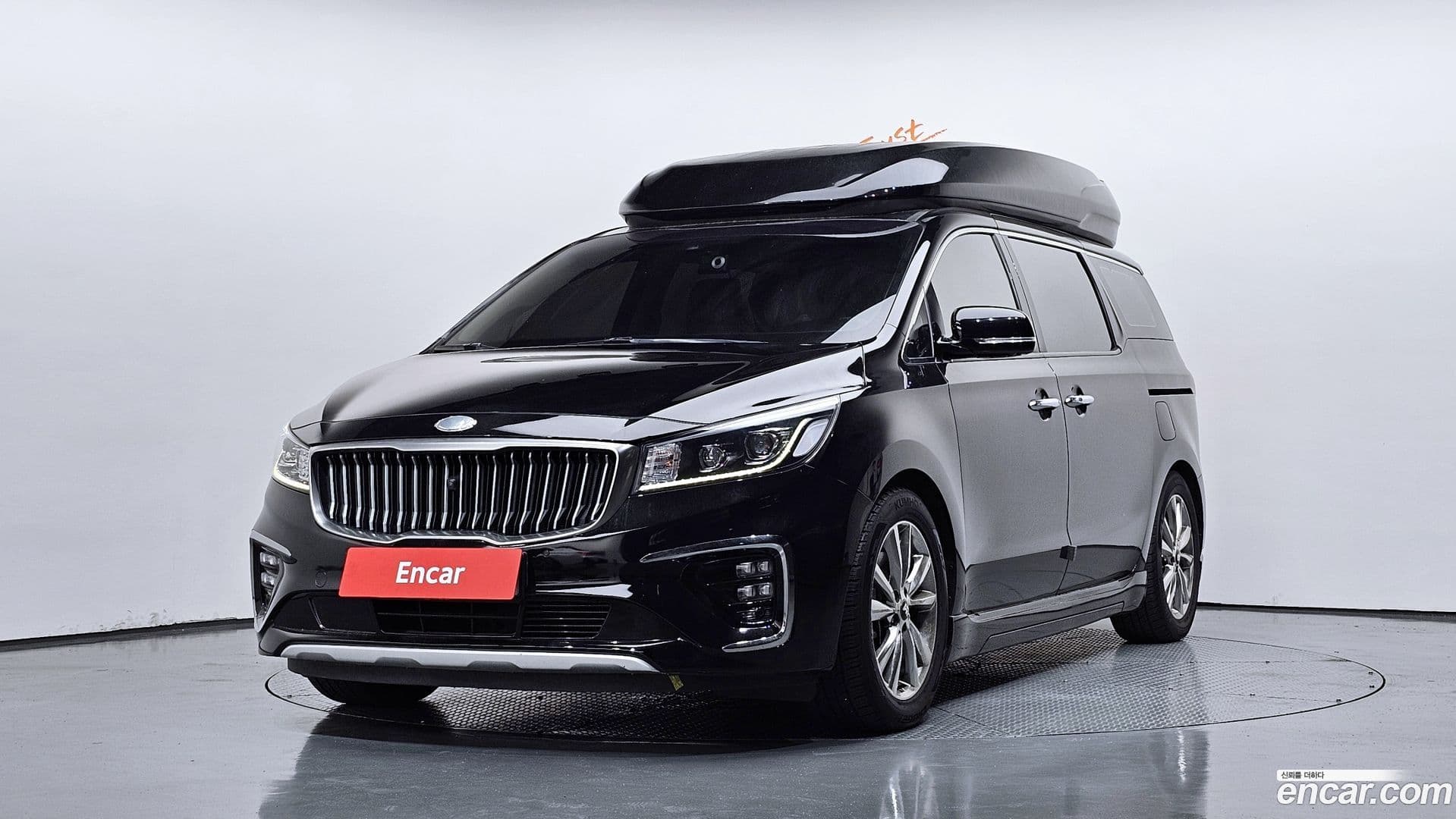 Main__Slider__Photo:Canival Kia 2019.1-0