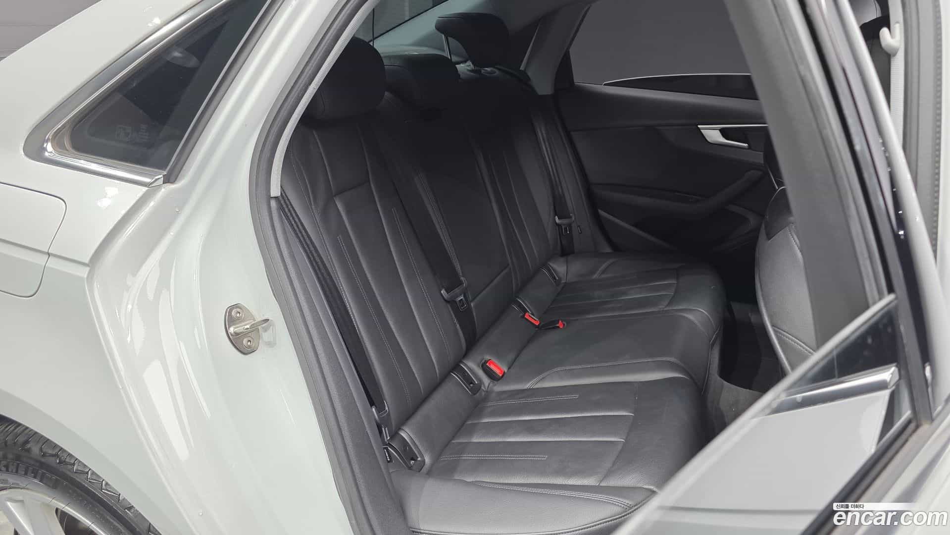 A4 Audi 2018.10-OPTION-015
