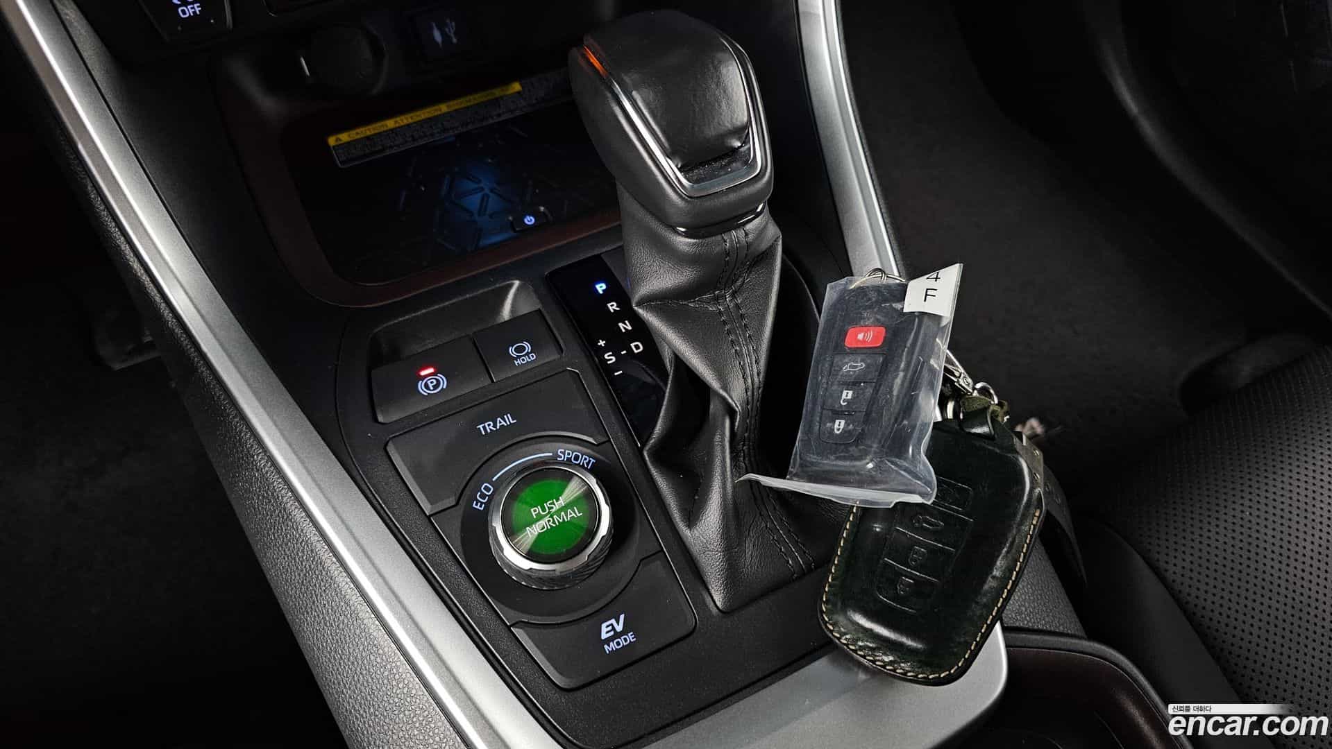 RAV4 Toyota 2019.5-INNER-009