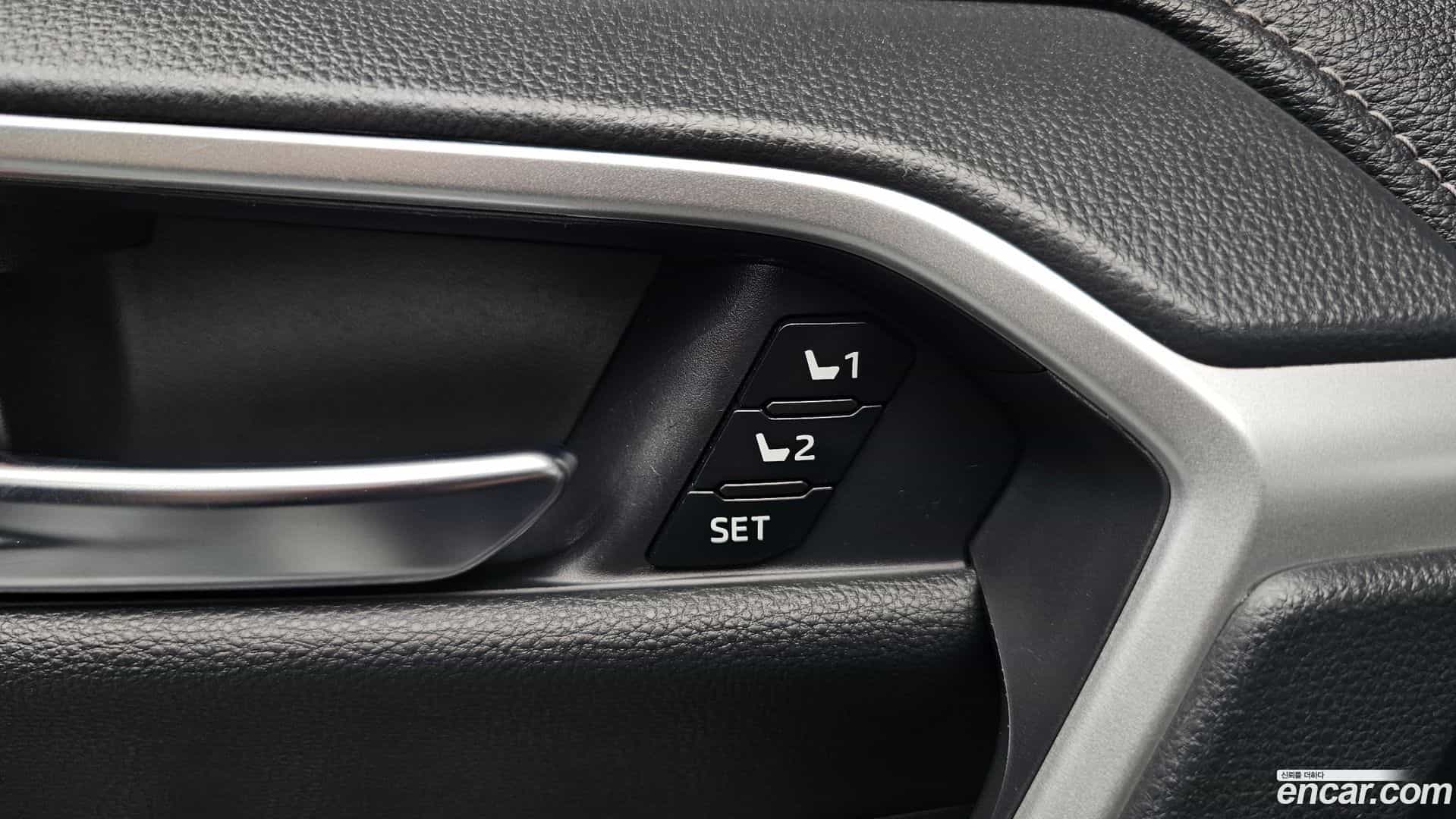 RAV4 Toyota 2019.5-OPTION-023