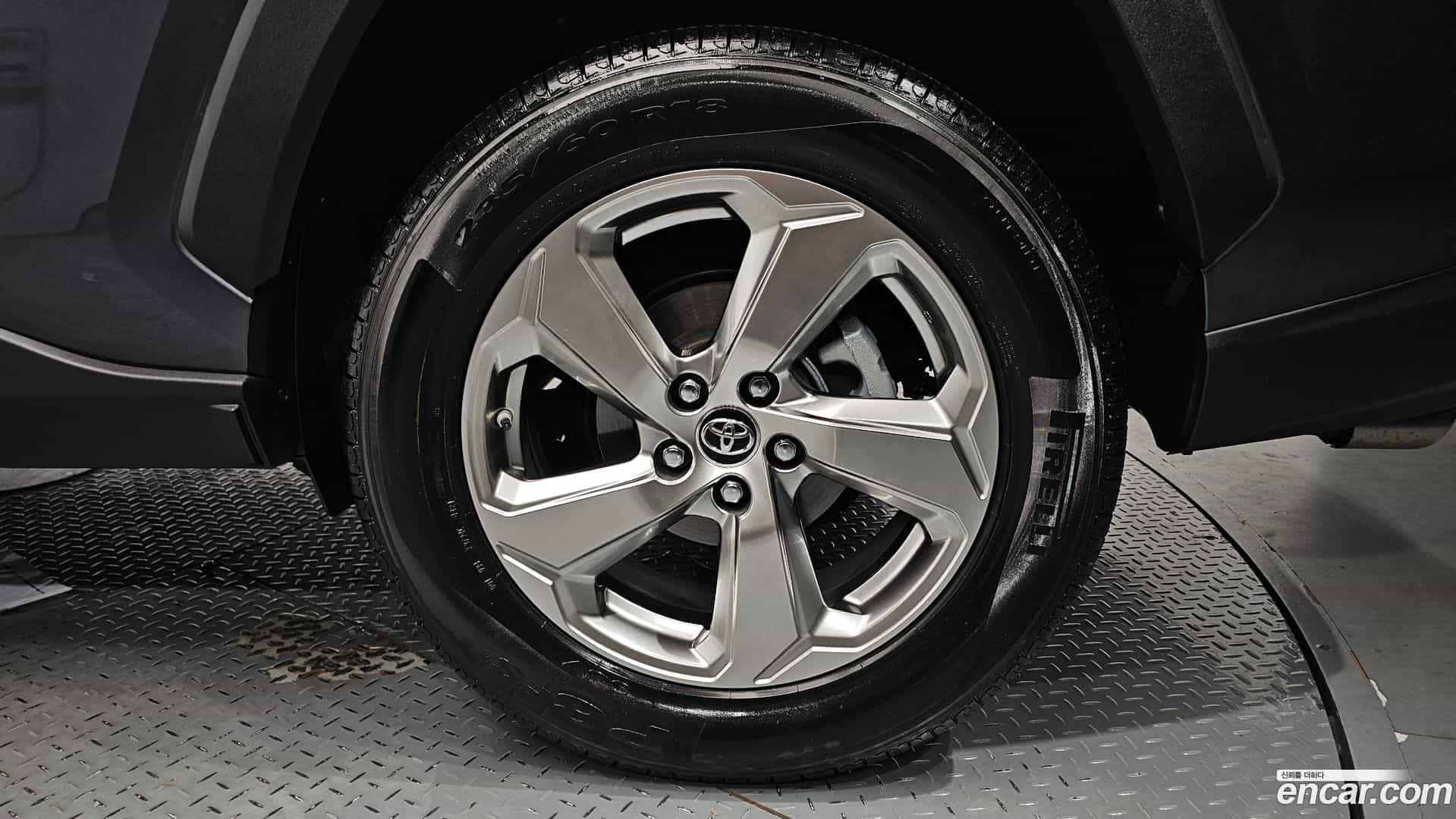 RAV4 Toyota 2019.5-OUTER-031