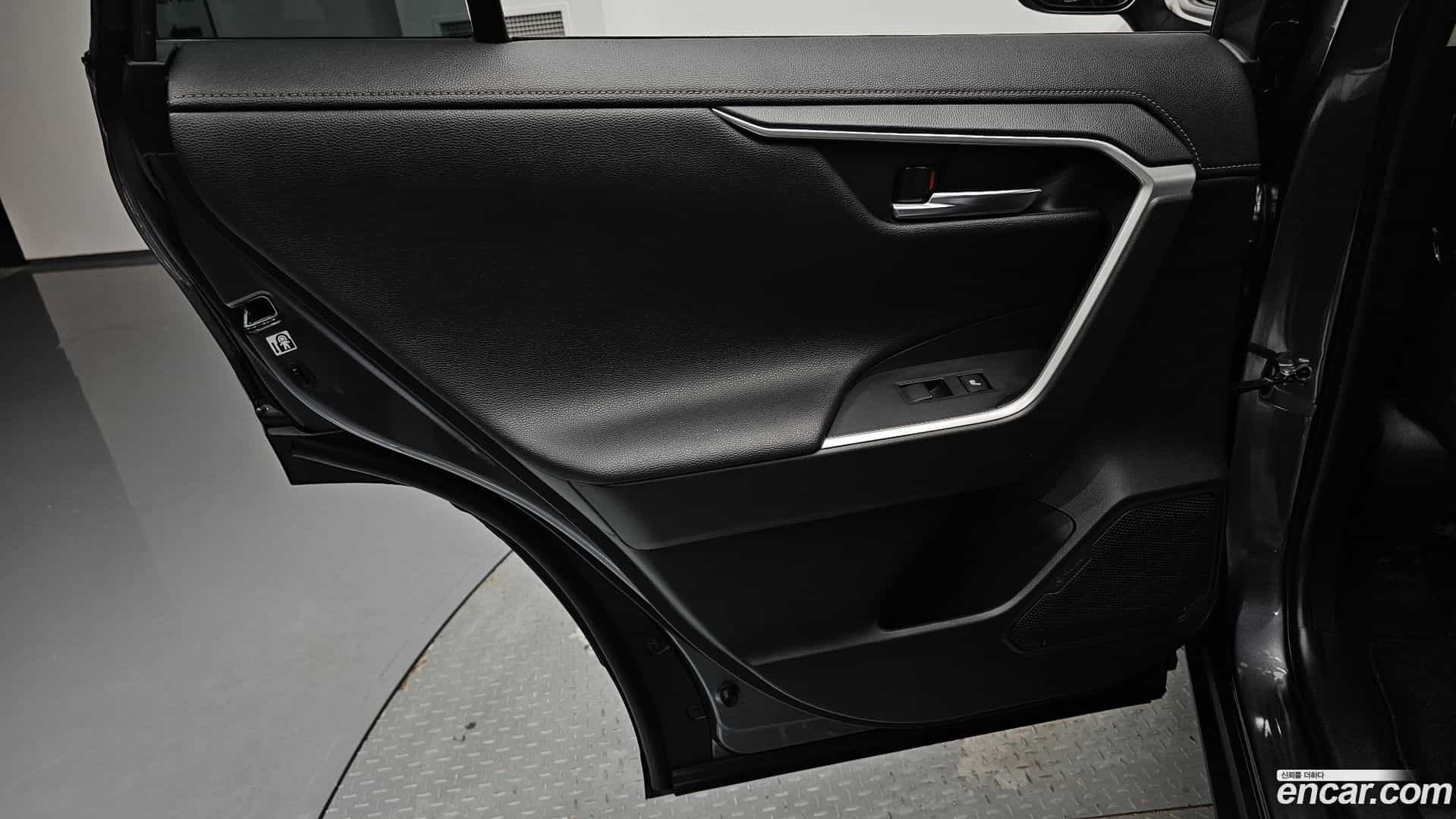 RAV4 Toyota 2019.5-INNER-035