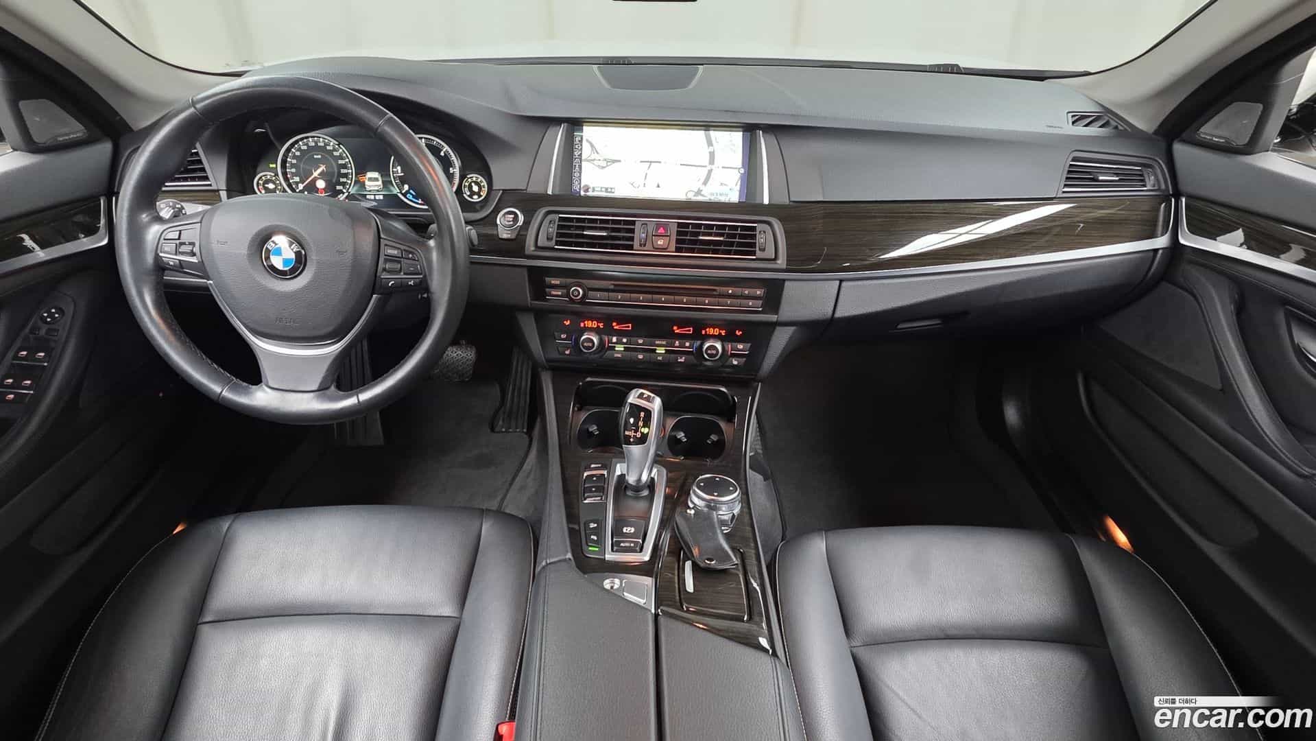 5-Series BMW 2015.4-INNER-007