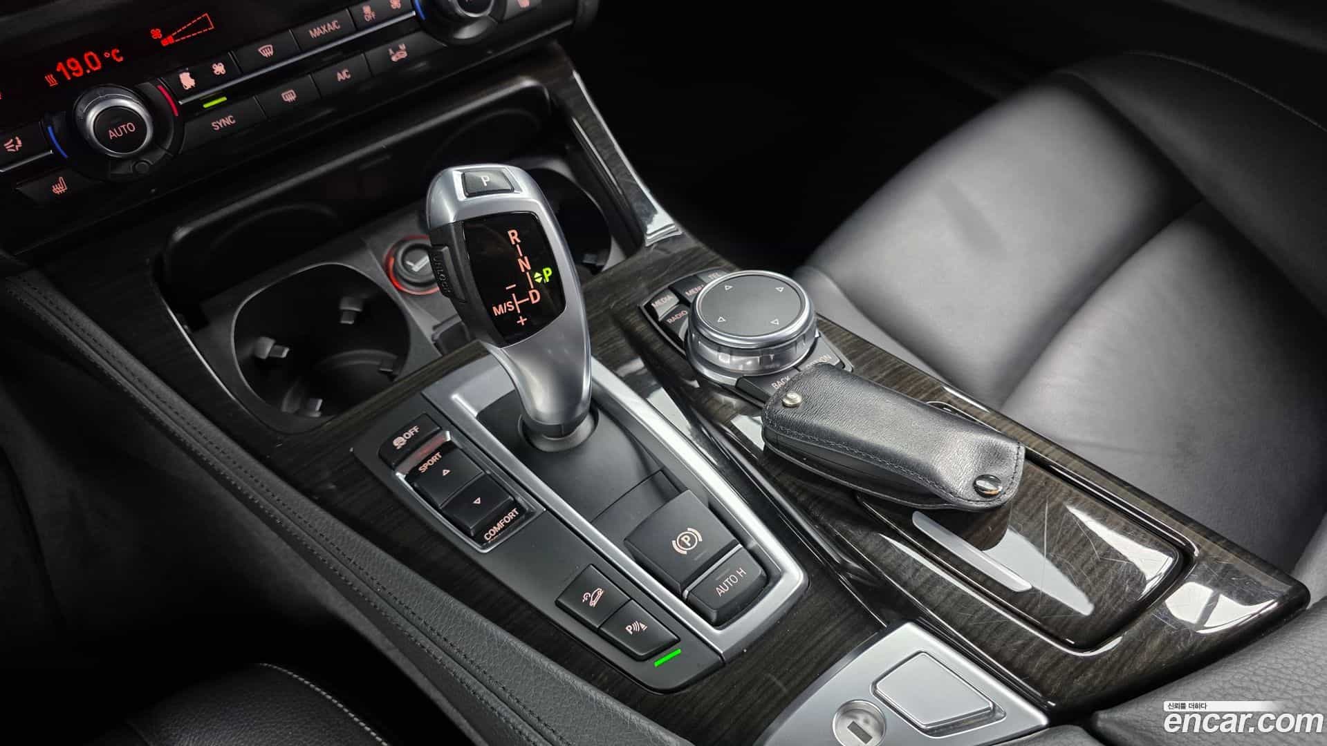 5-Series BMW 2015.4-INNER-009