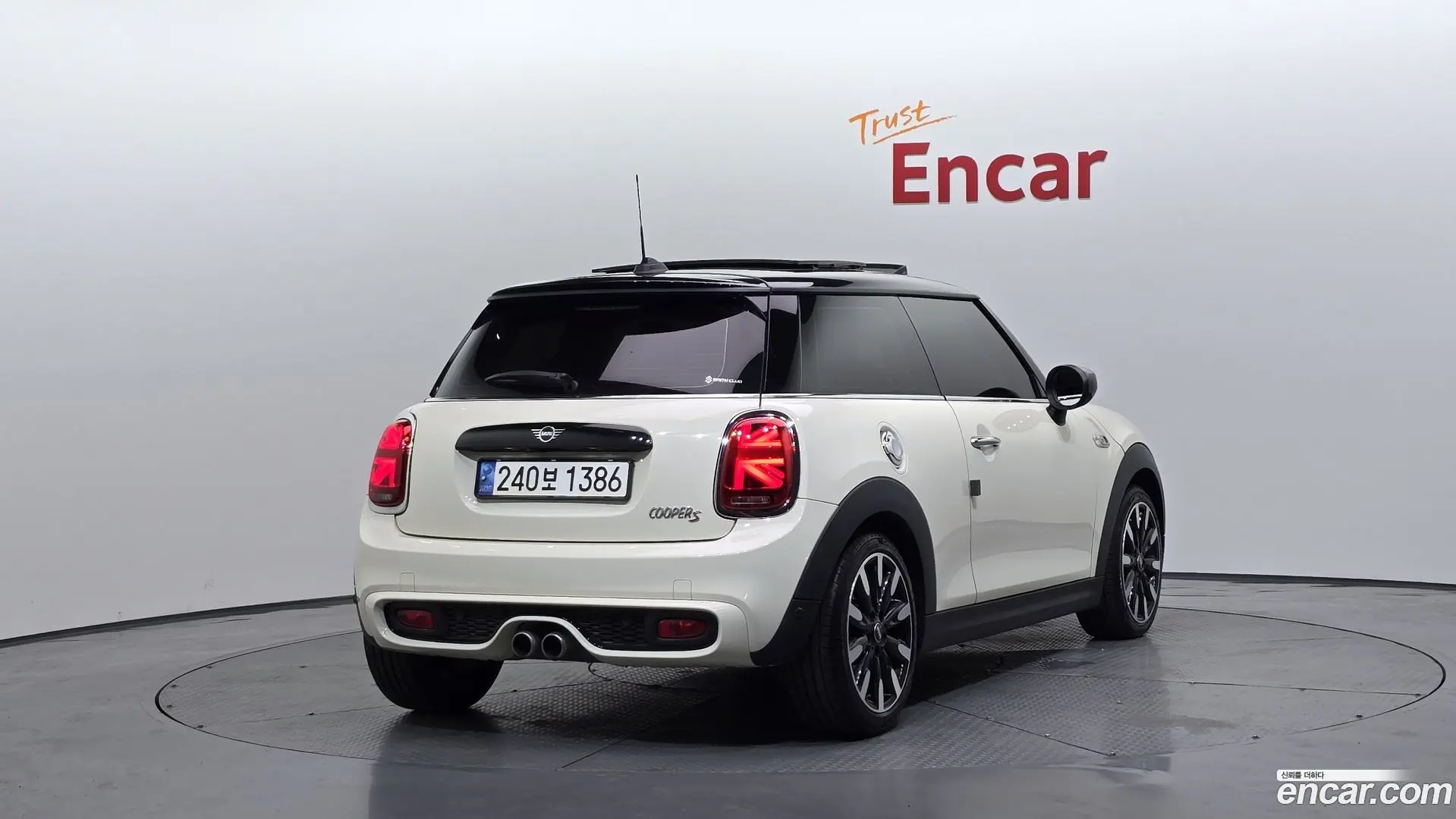 Main__Slider__Photo:Cooper Mini 2020.6-1