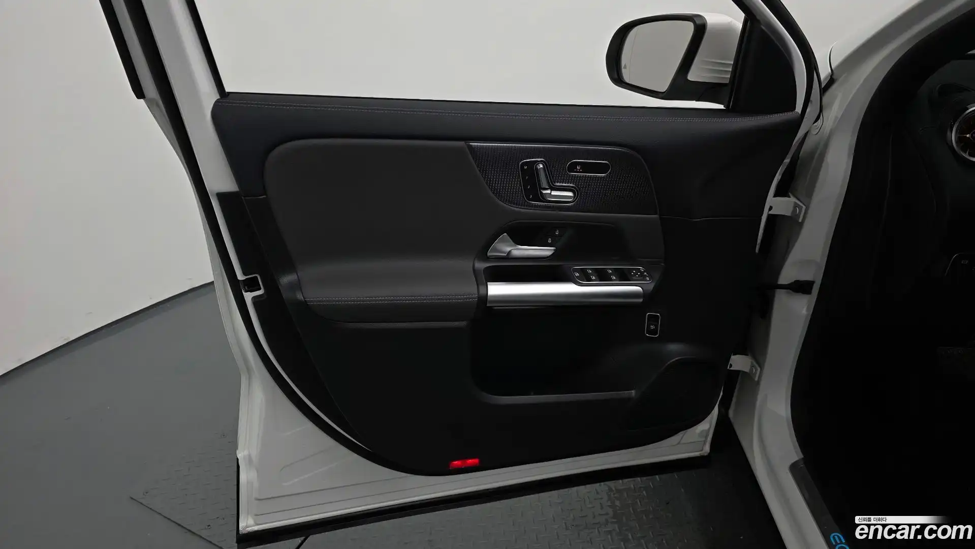 EQA Mercedes-Benz 2023.5-INNER-034