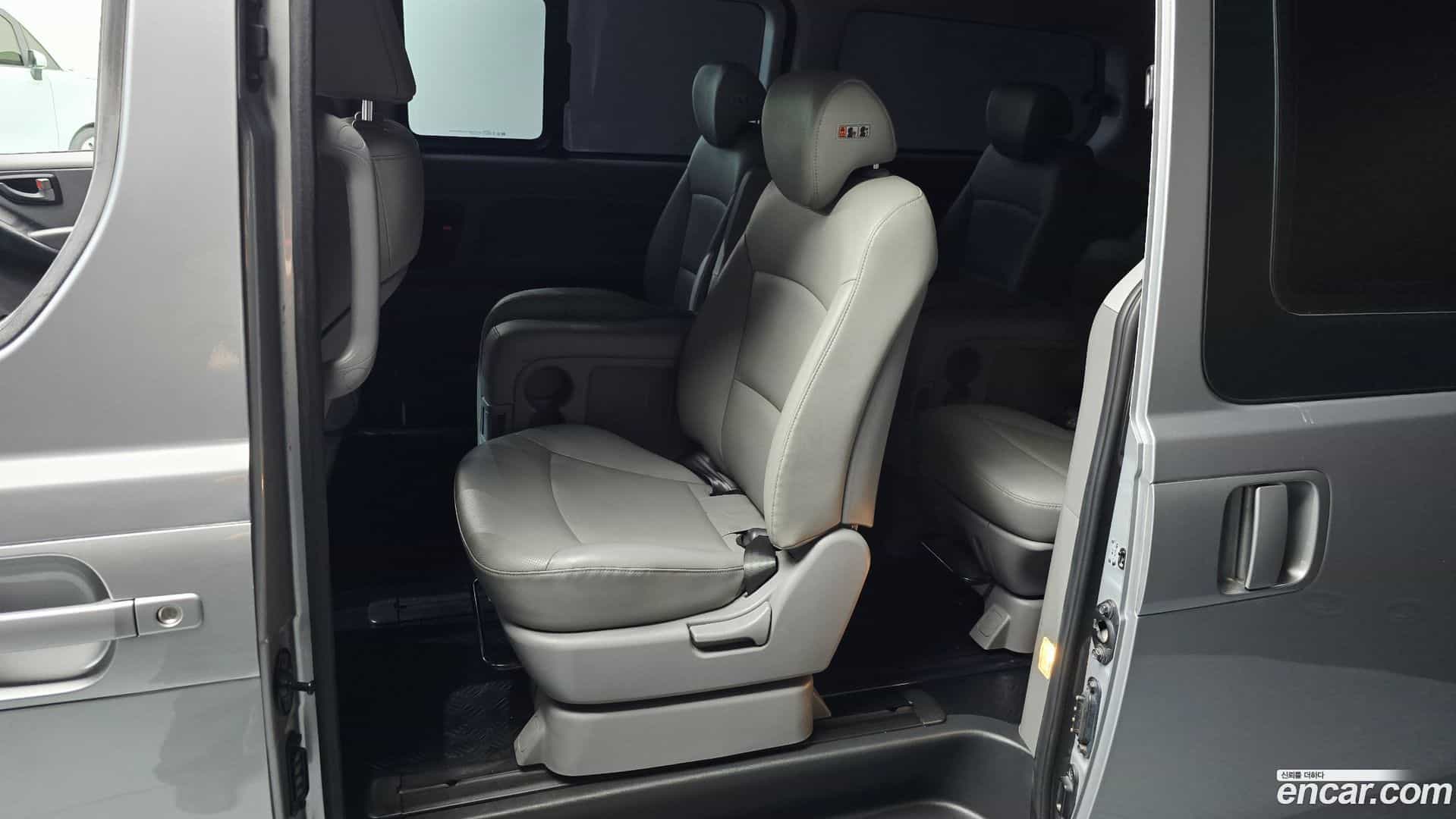 Starex Hyundai 2019.9-OPTION-015