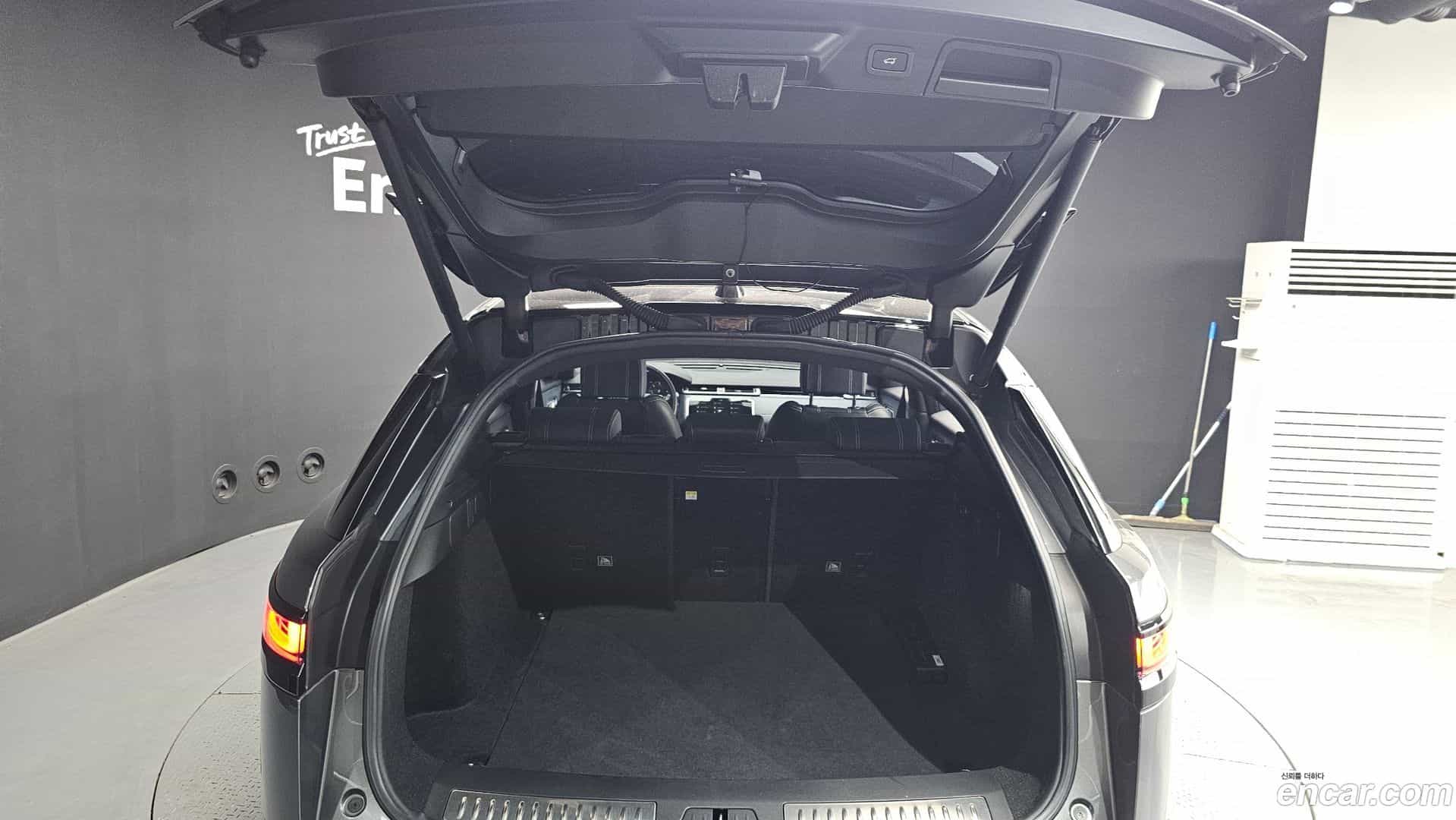Range Rover Velar Land Rover 2018.1-OPTION-024
