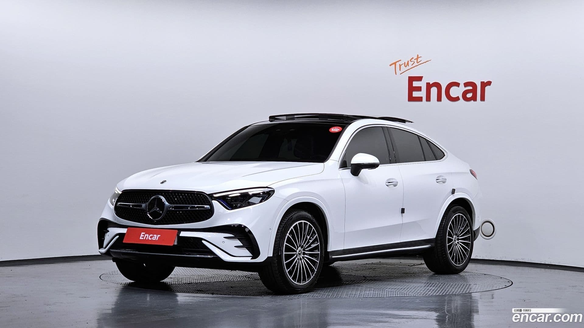 Main__Slider__Photo:GLC-Class Mercedes-Benz 2024.5-0