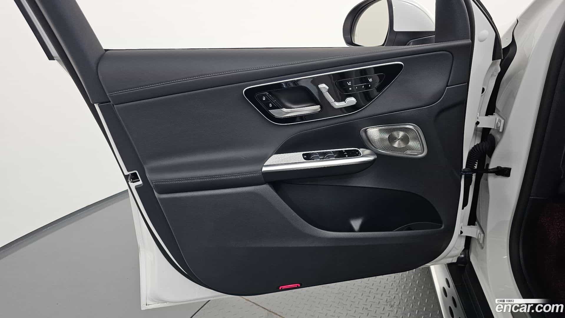 GLC-Class Mercedes-Benz 2024.5-INNER-034