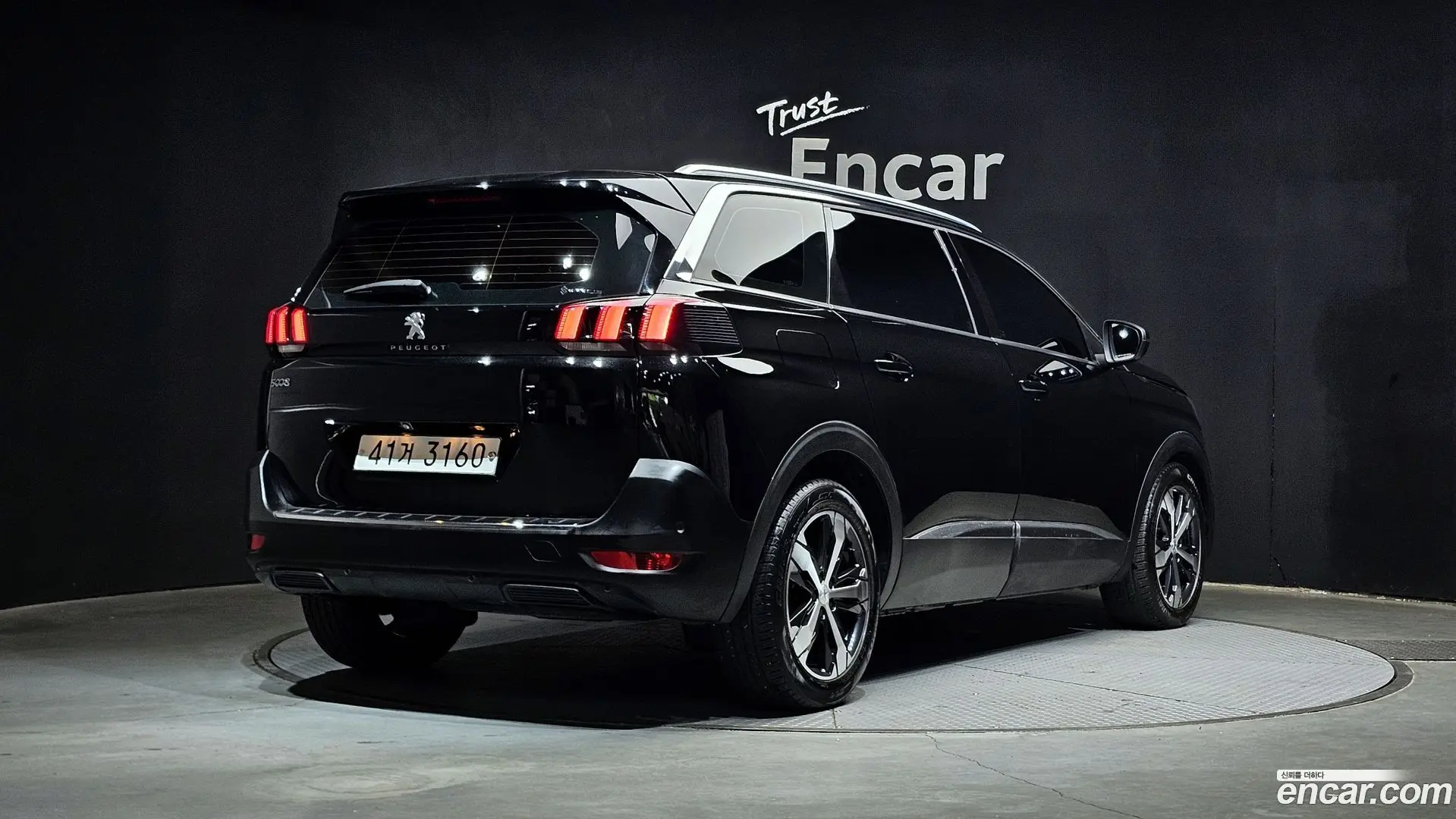 Main__Slider__Photo:5008 Peugeot 2017.11-1
