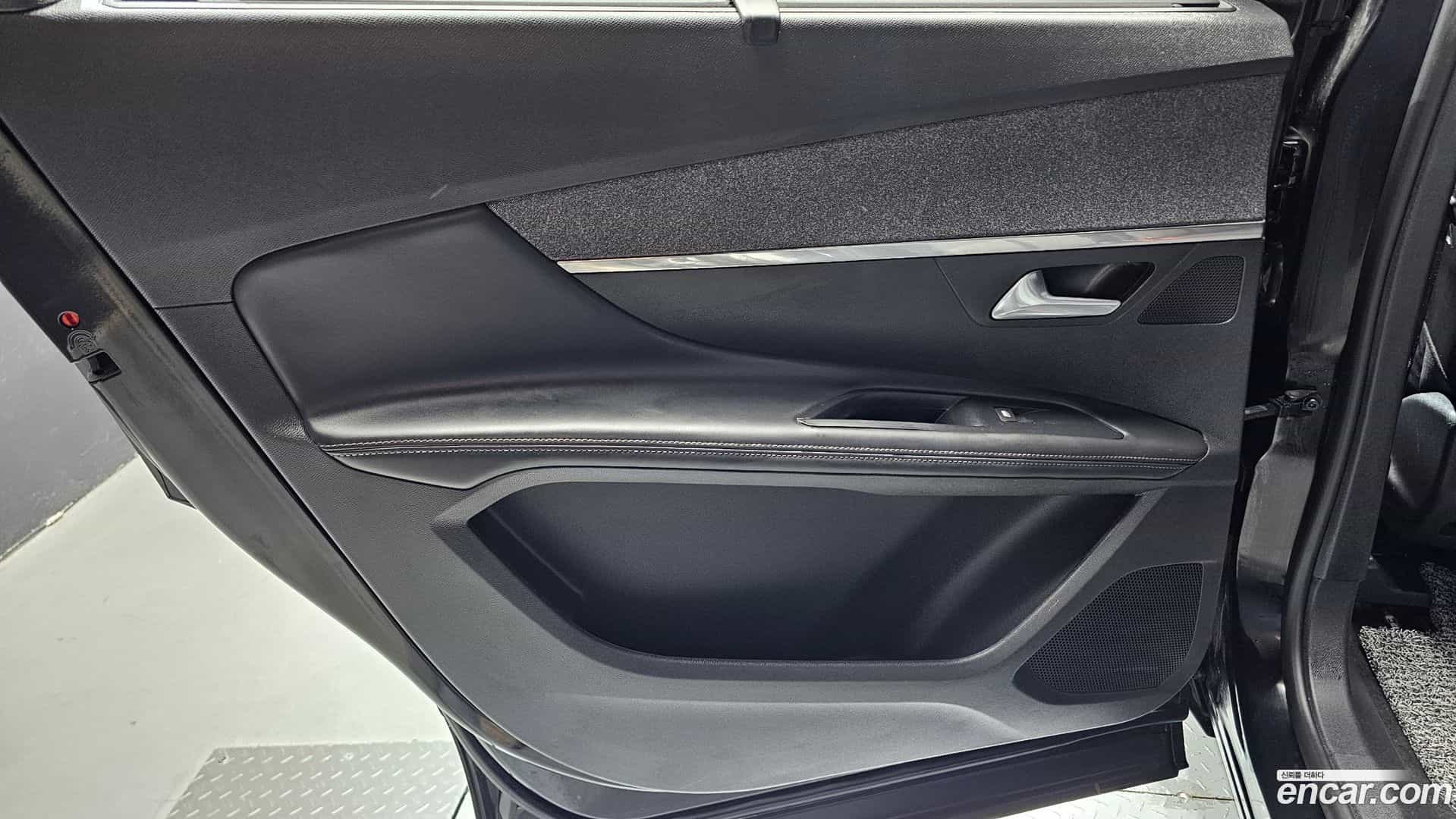 5008 Peugeot 2017.11-INNER-035