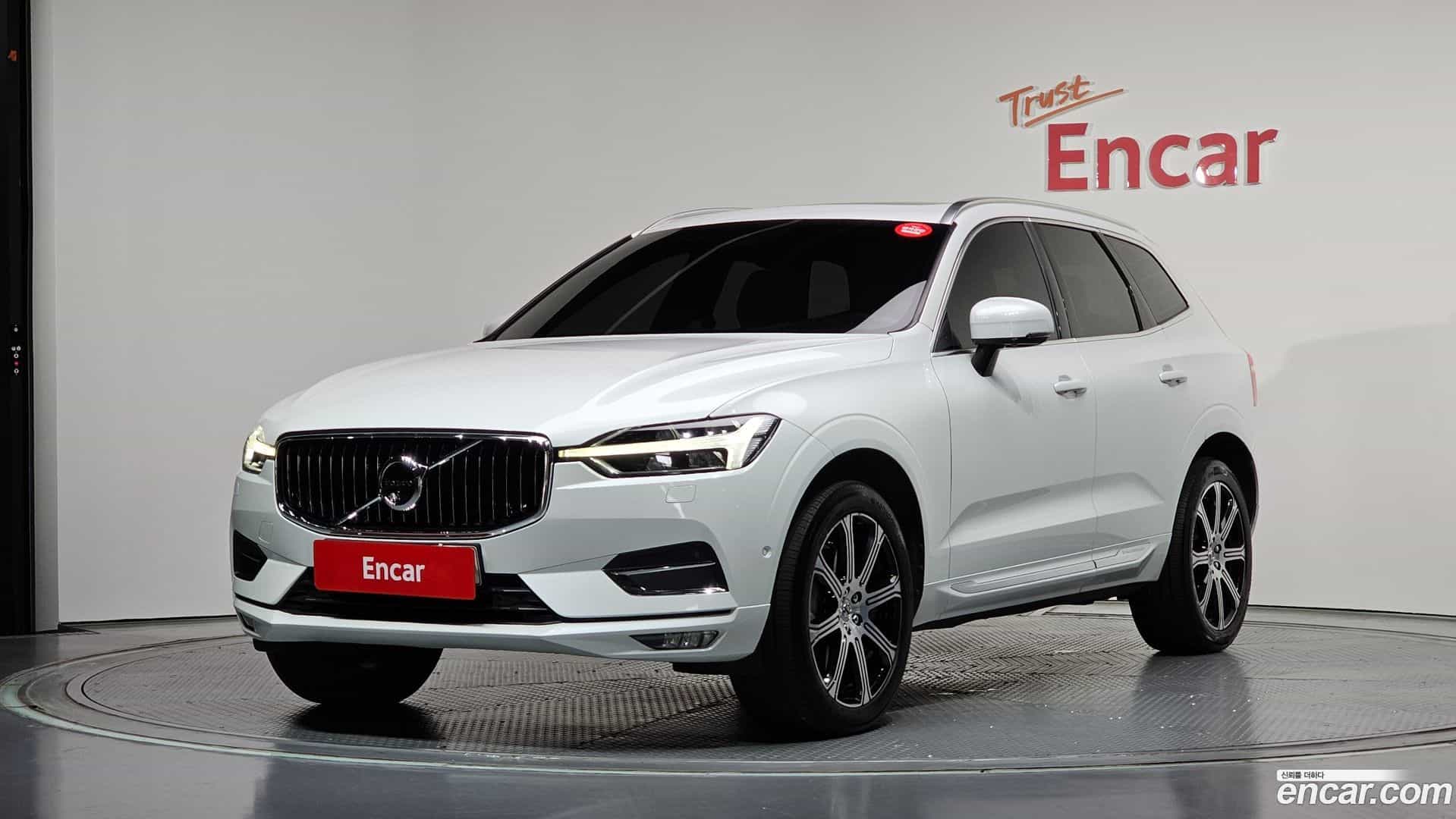 XC60 Volvo 2019.1-OUTER-001
