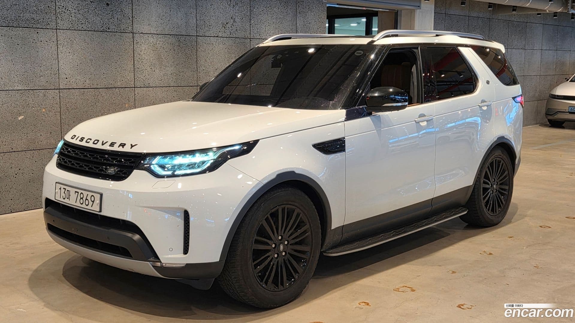 Main__Slider__Photo:Discovery Land Rover 2018.6-0