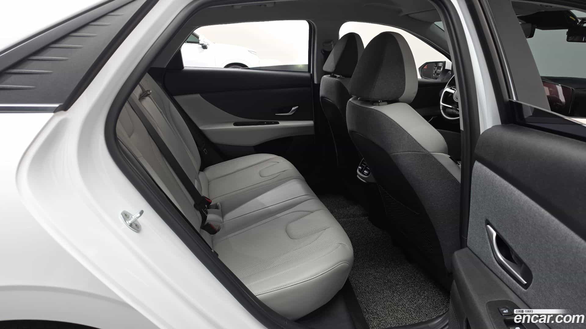 AVANTE Hyundai 2021.9-OPTION-015