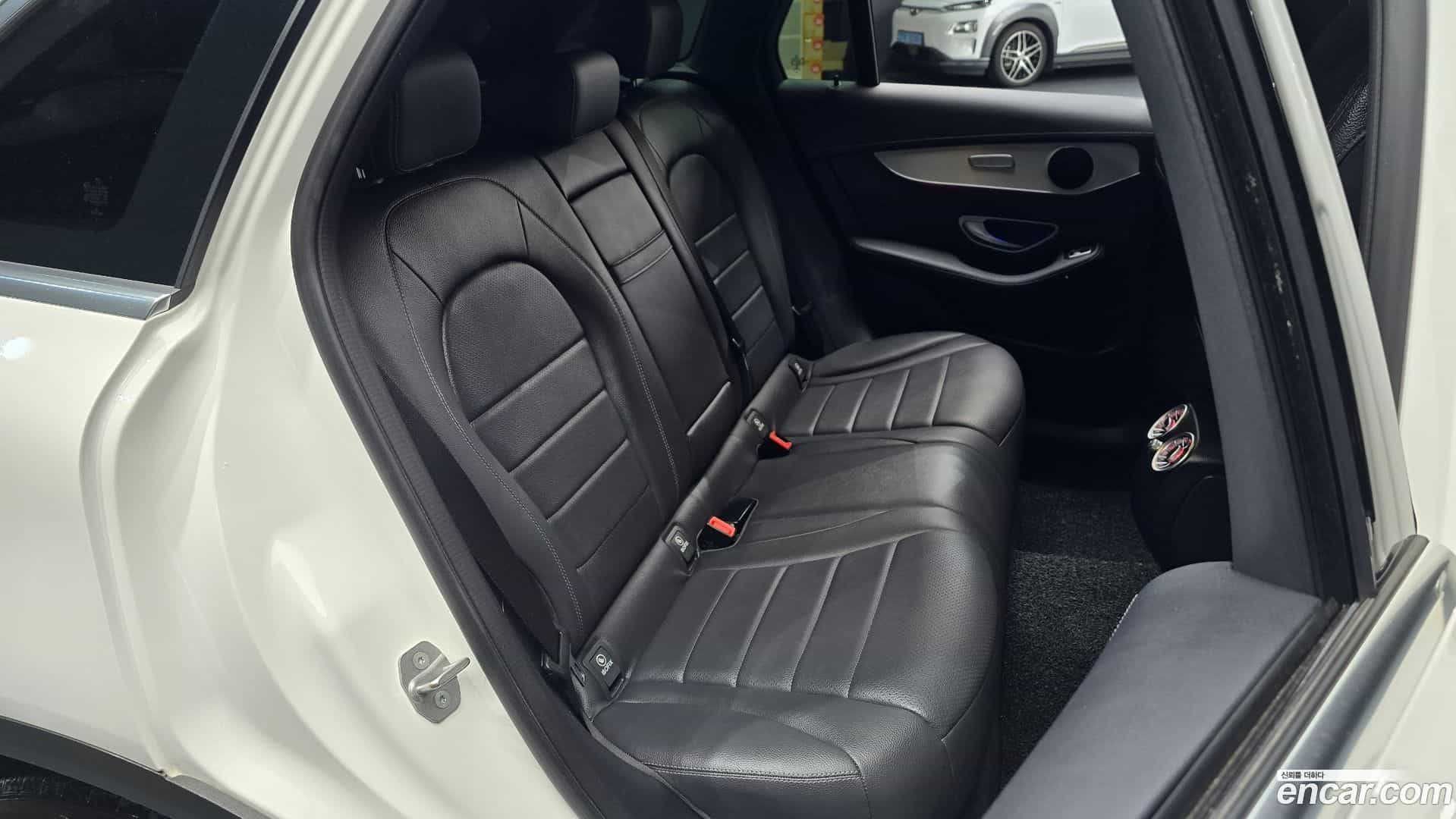 GLC-Class Mercedes-Benz 2021.2-INNER-036