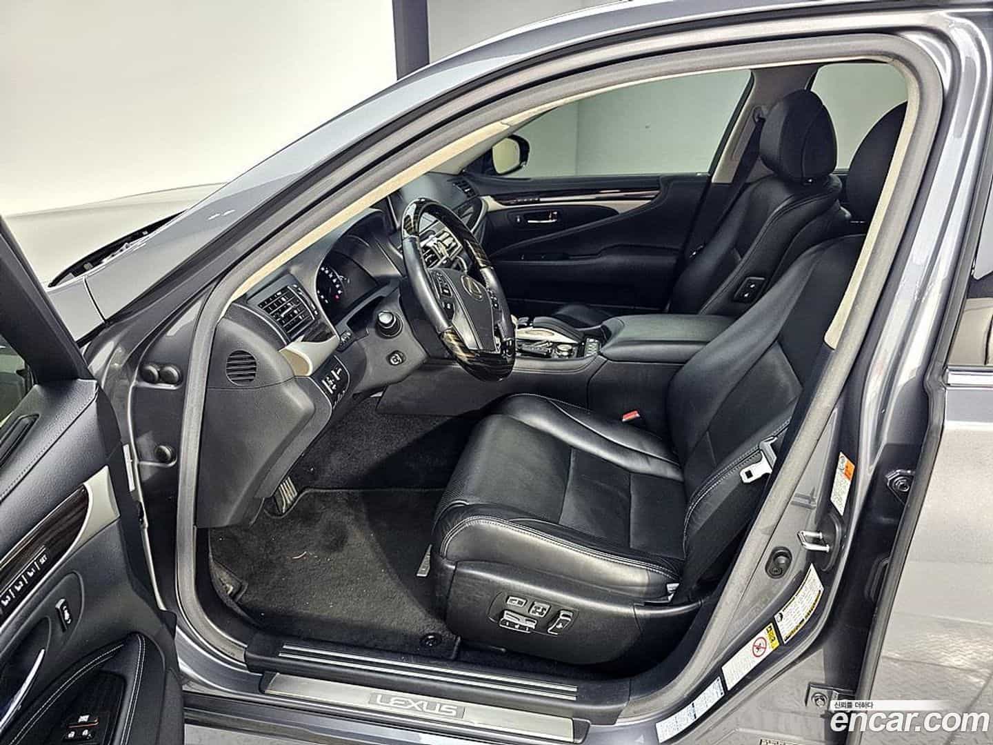 LS Lexus 2016.5-INNER-008