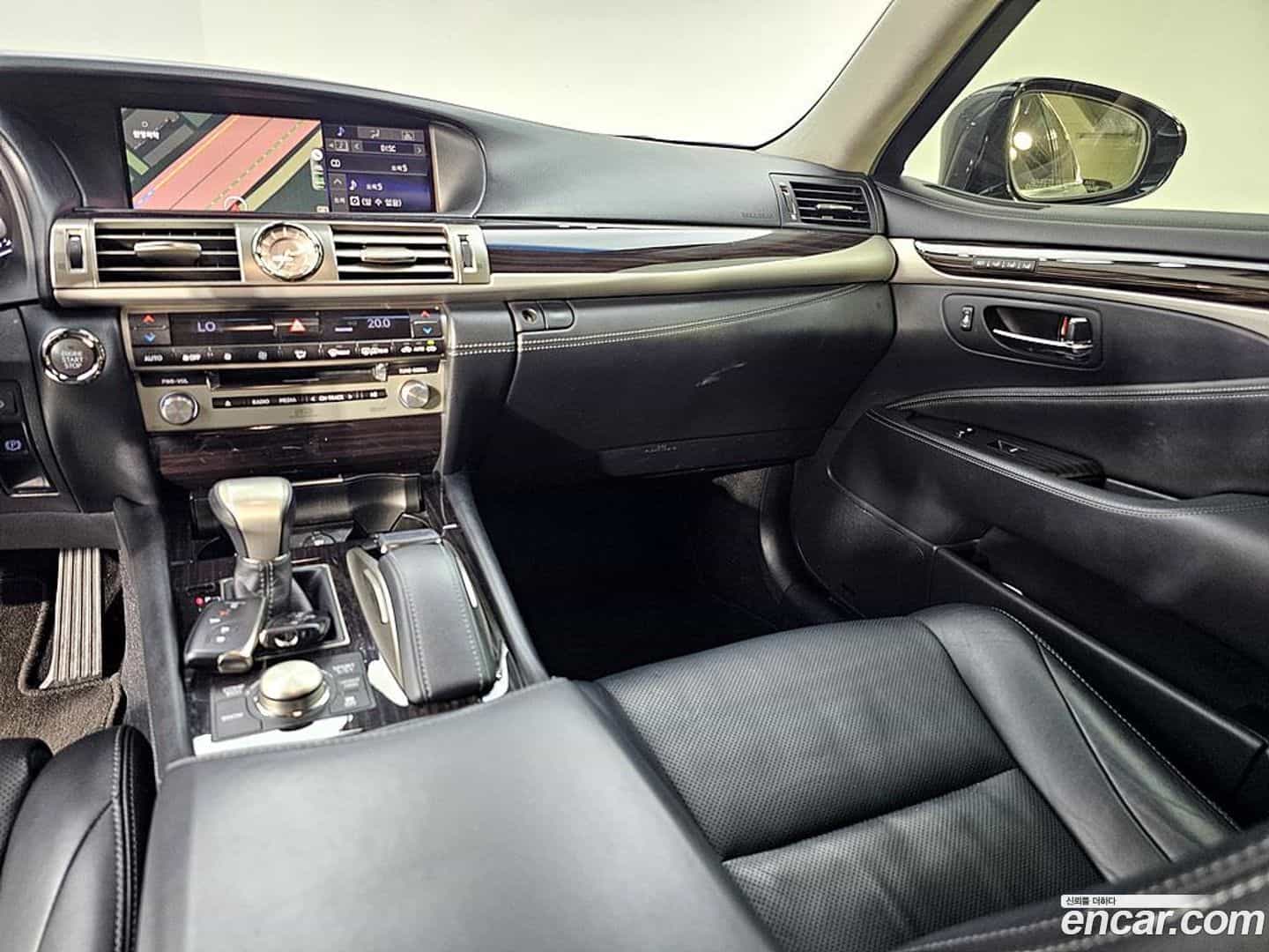 LS Lexus 2016.5-INNER-010