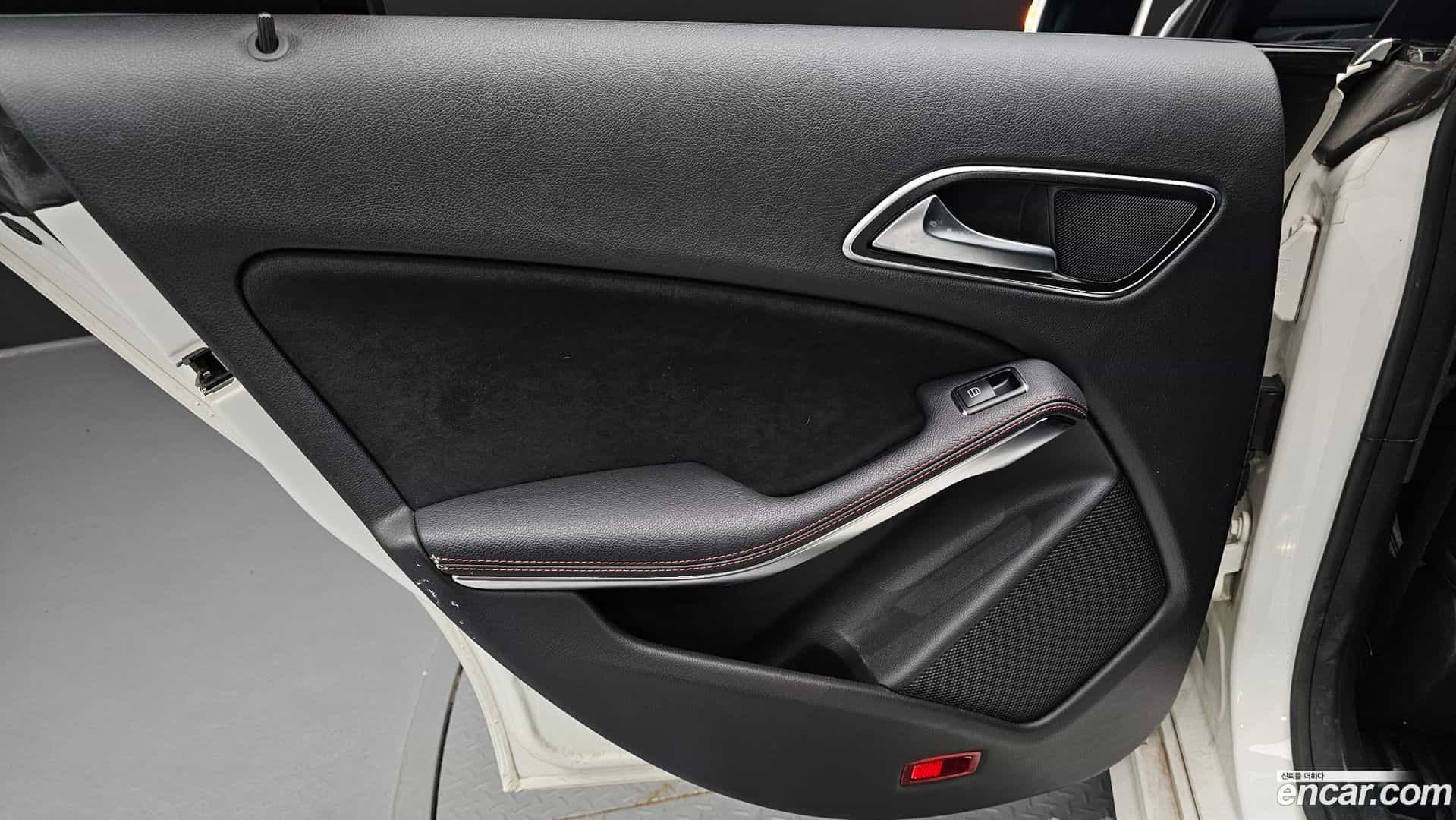 CLA-Class Mercedes-Benz 2018.5-INNER-035