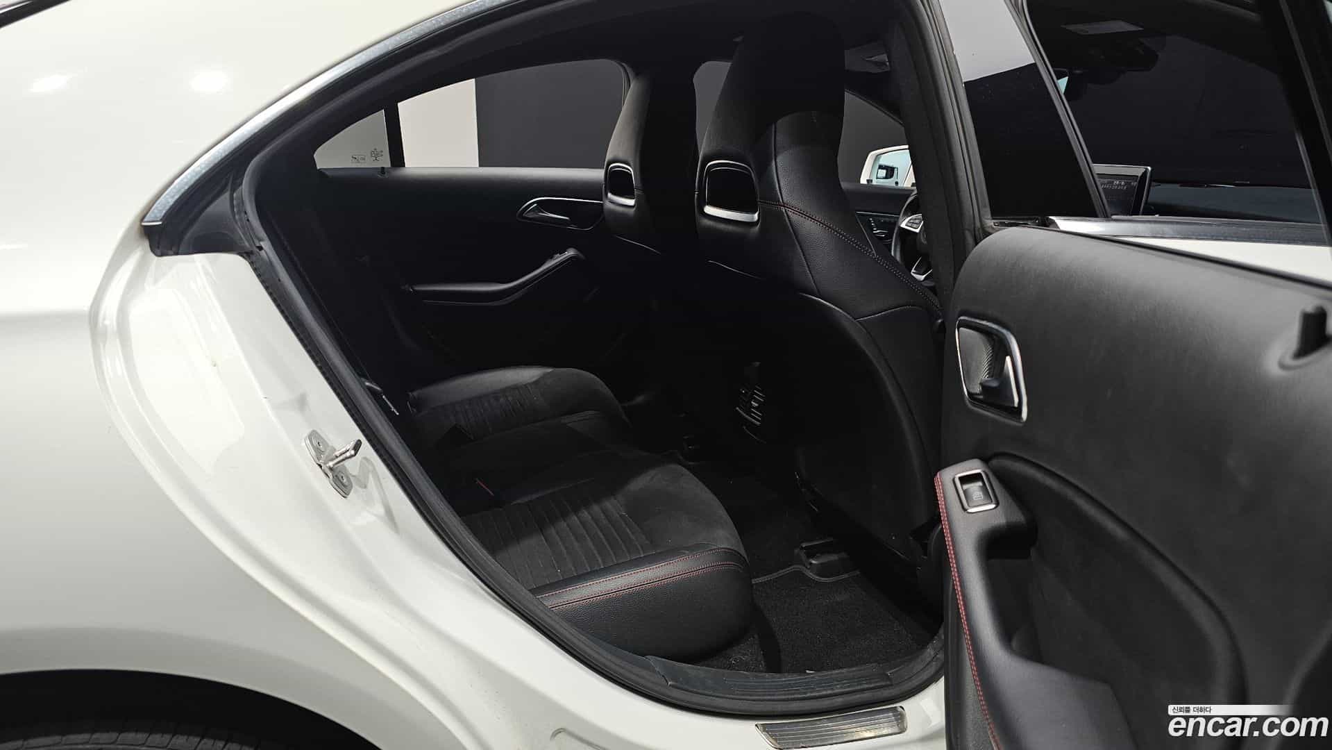 CLA-Class Mercedes-Benz 2018.5-INNER-036