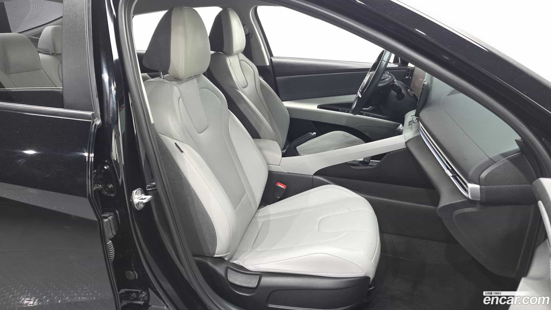 AVANTE Hyundai 2022.8-OPTION-016