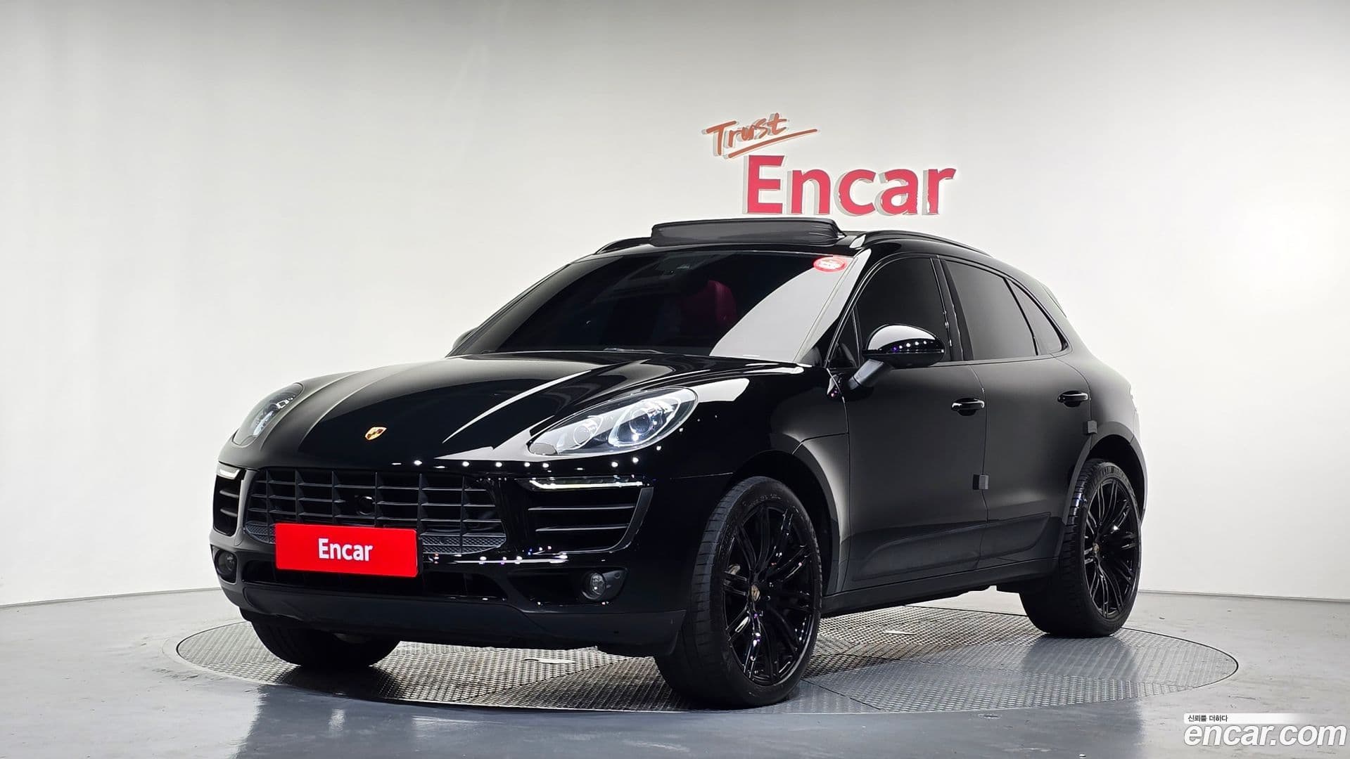 Main__Slider__Photo:Macan Porsche 2015.0-0