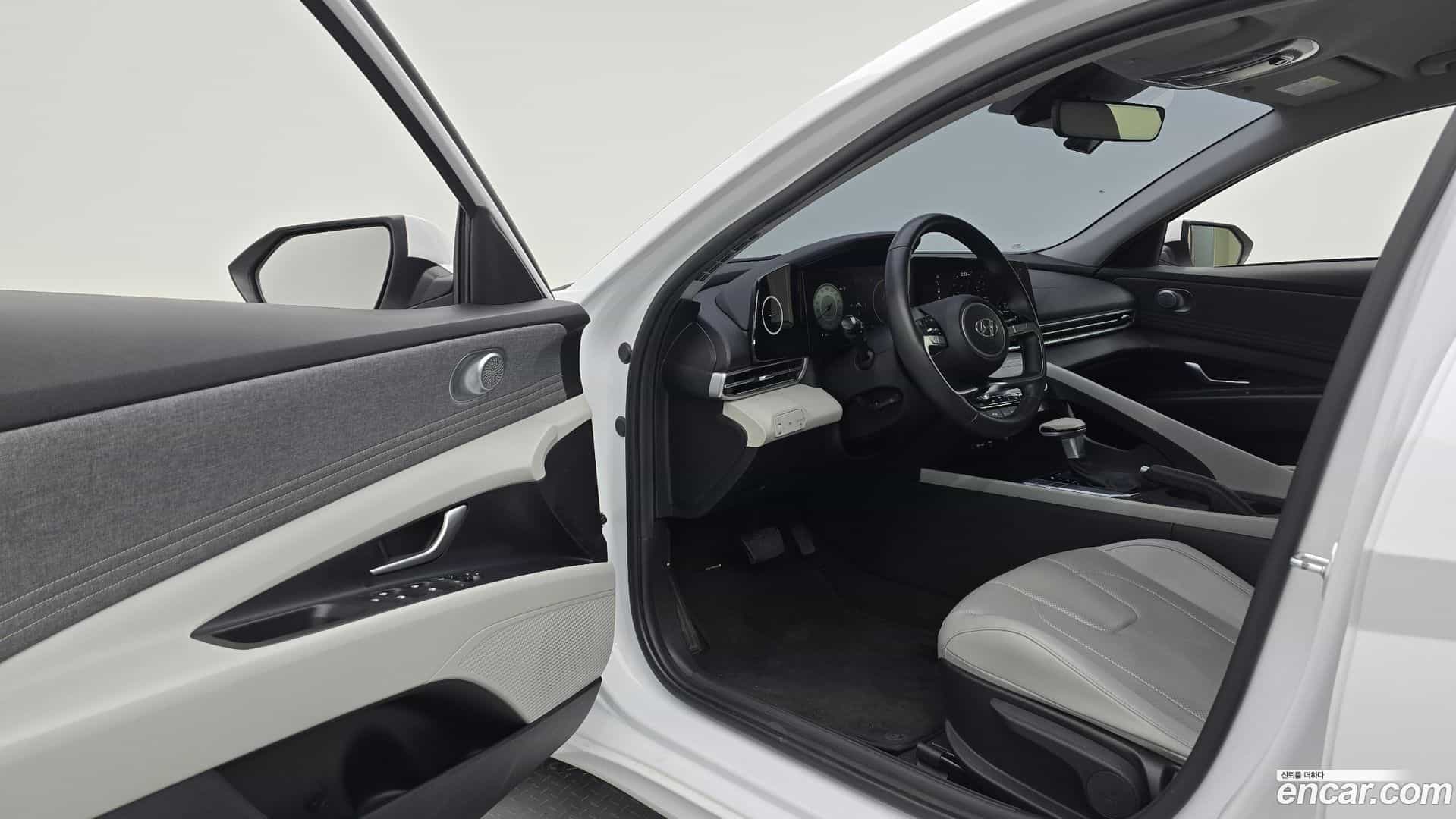 AVANTE Hyundai 2021.1-INNER-010