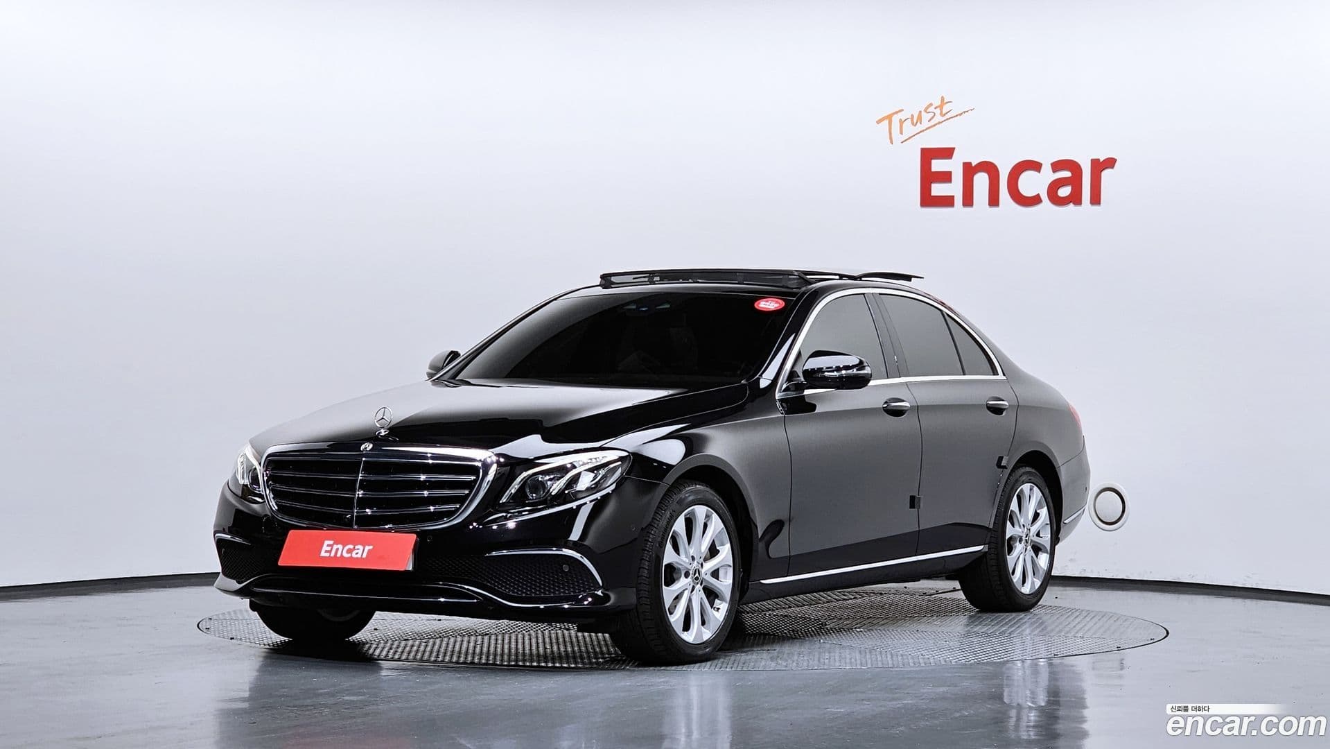 Main__Slider__Photo:E-Class Mercedes-Benz 2019.5-0