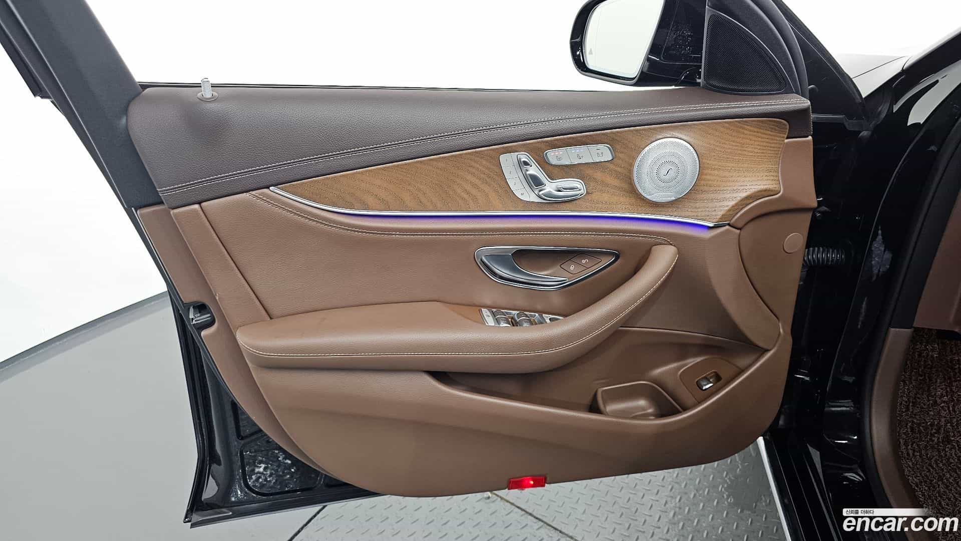 E-Class Mercedes-Benz 2019.5-INNER-034