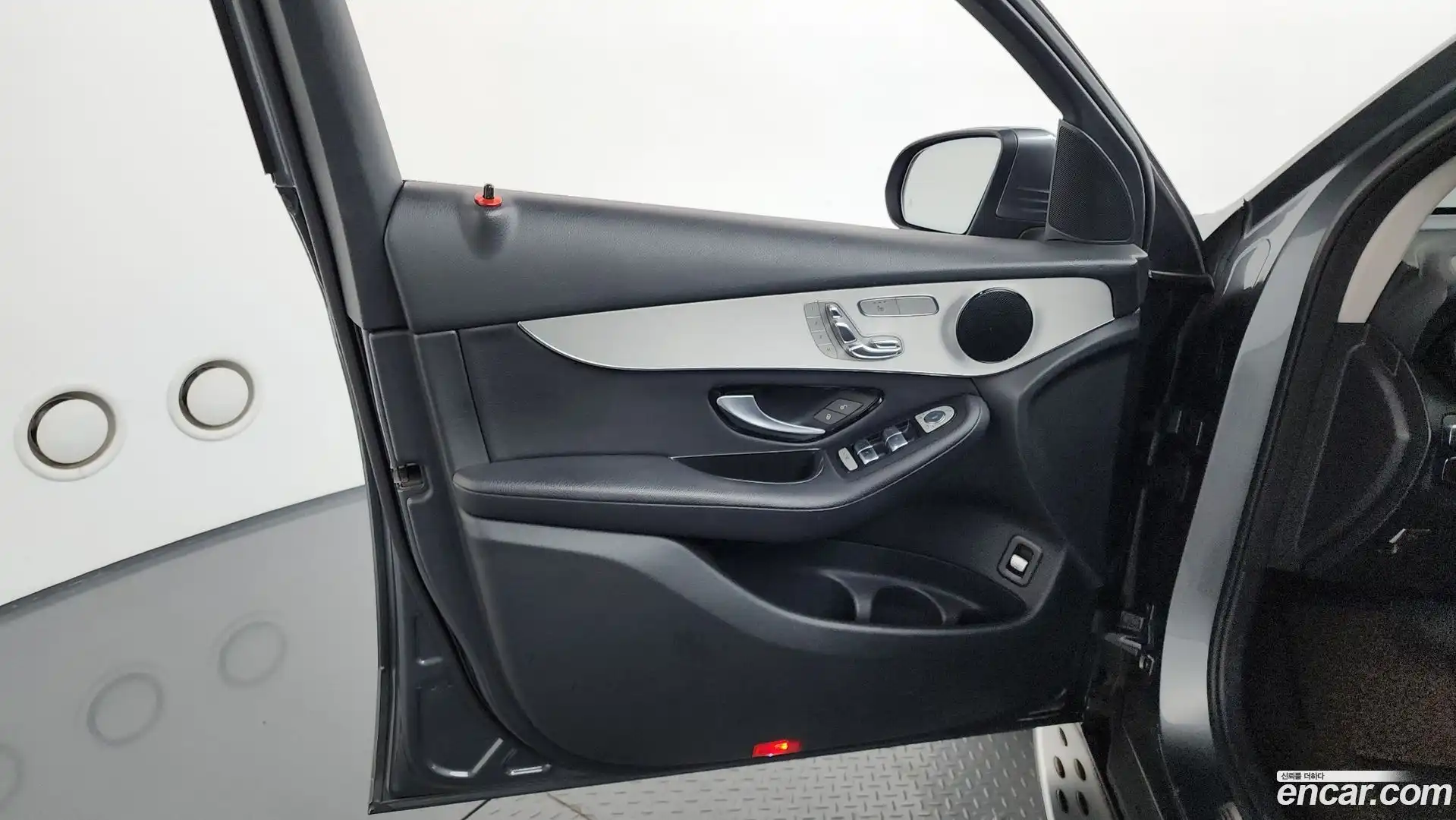 GLC-Class Mercedes-Benz 2017.10-INNER-034