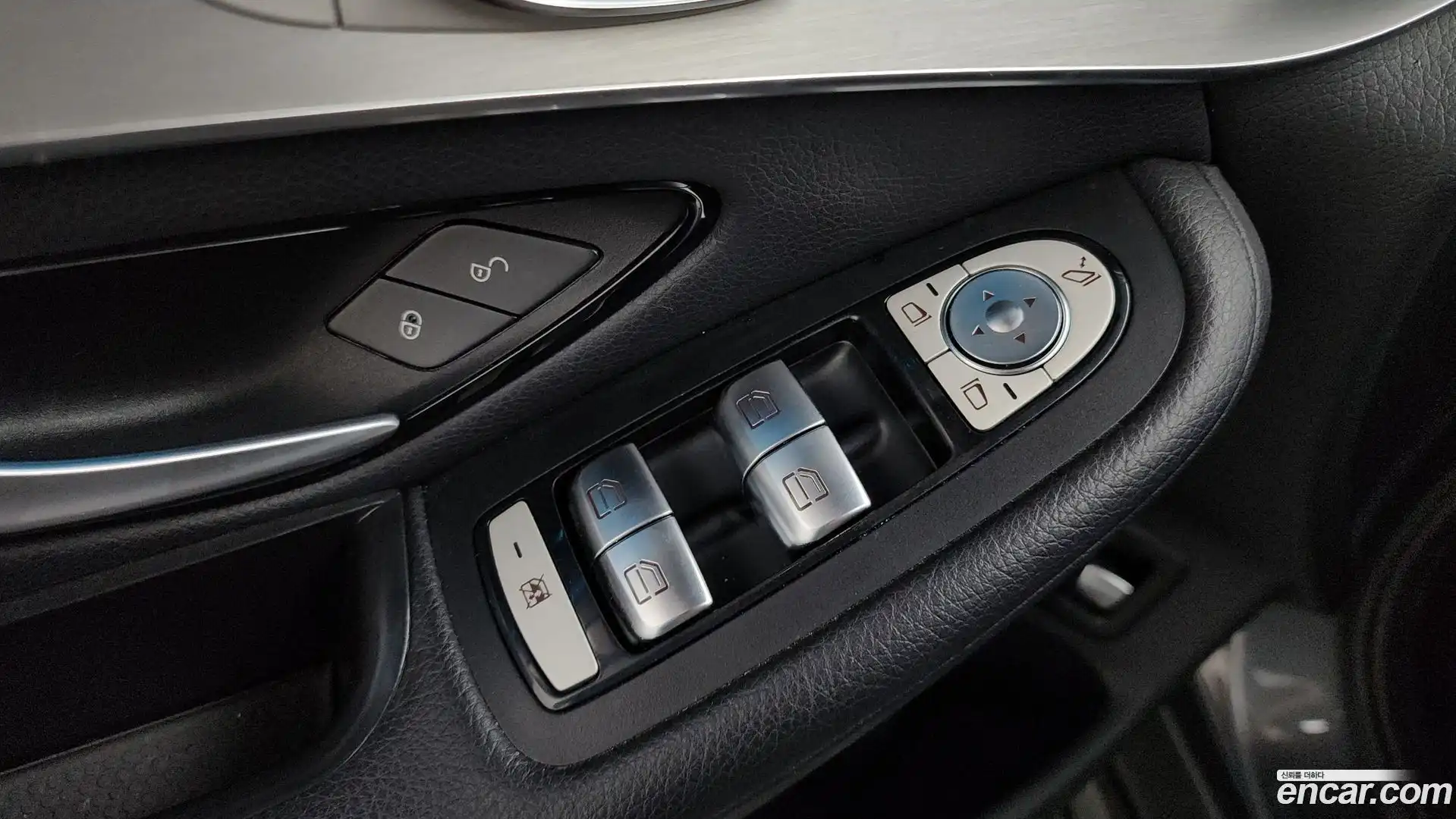 GLC-Class Mercedes-Benz 2017.10-OPTION-043